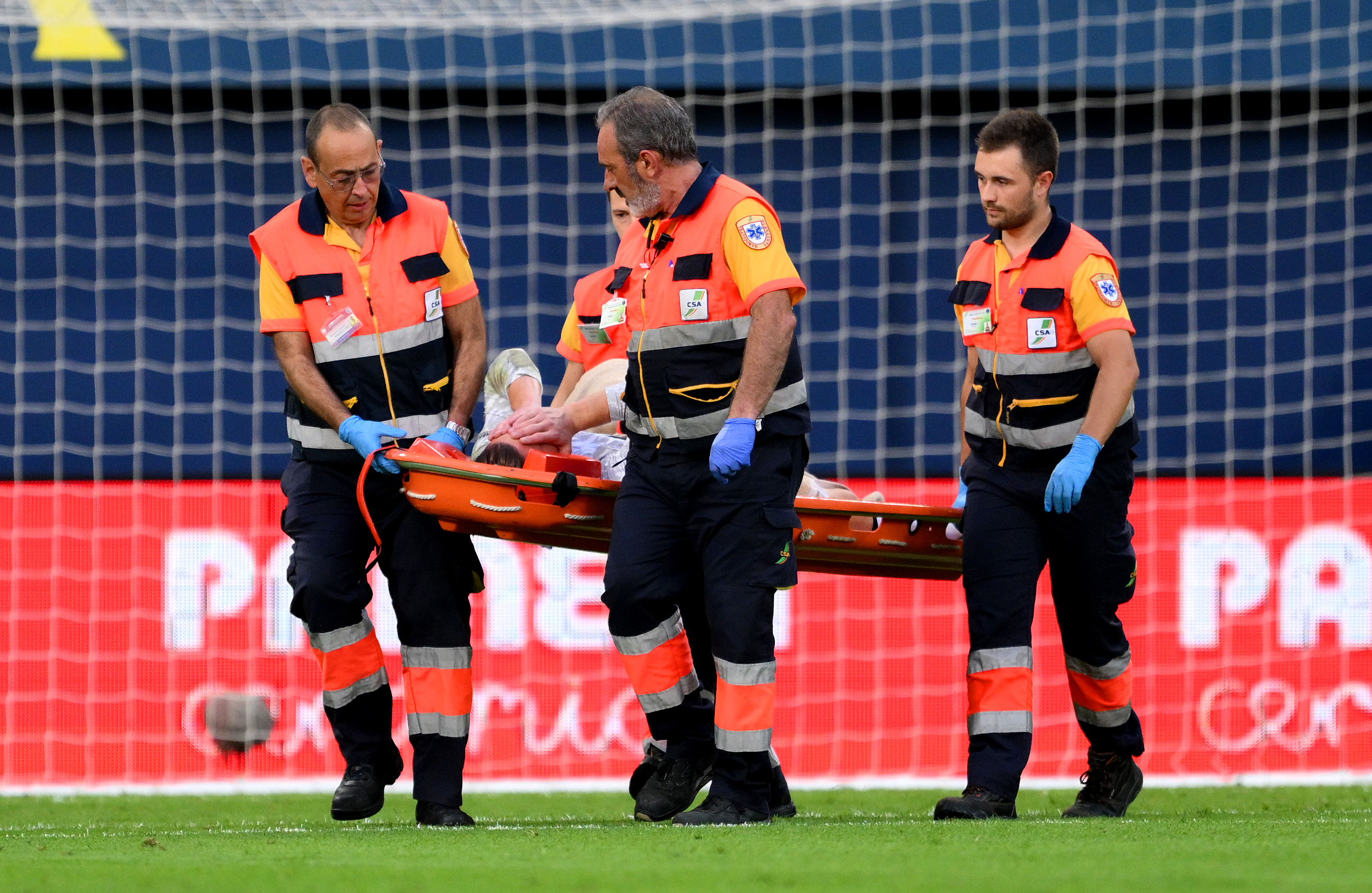 Ter Stegen's season is over! How long will he be out after breaking his leg and leaving the field in tears