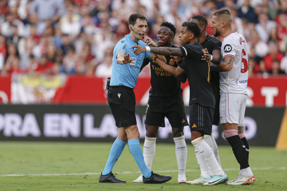 ESP: Sevilla FC - Real Madrid CF. La Liga EA Sports. Date 10 The referee Ricardo de Burgos Bengoetxea and Vinicius, Rodr