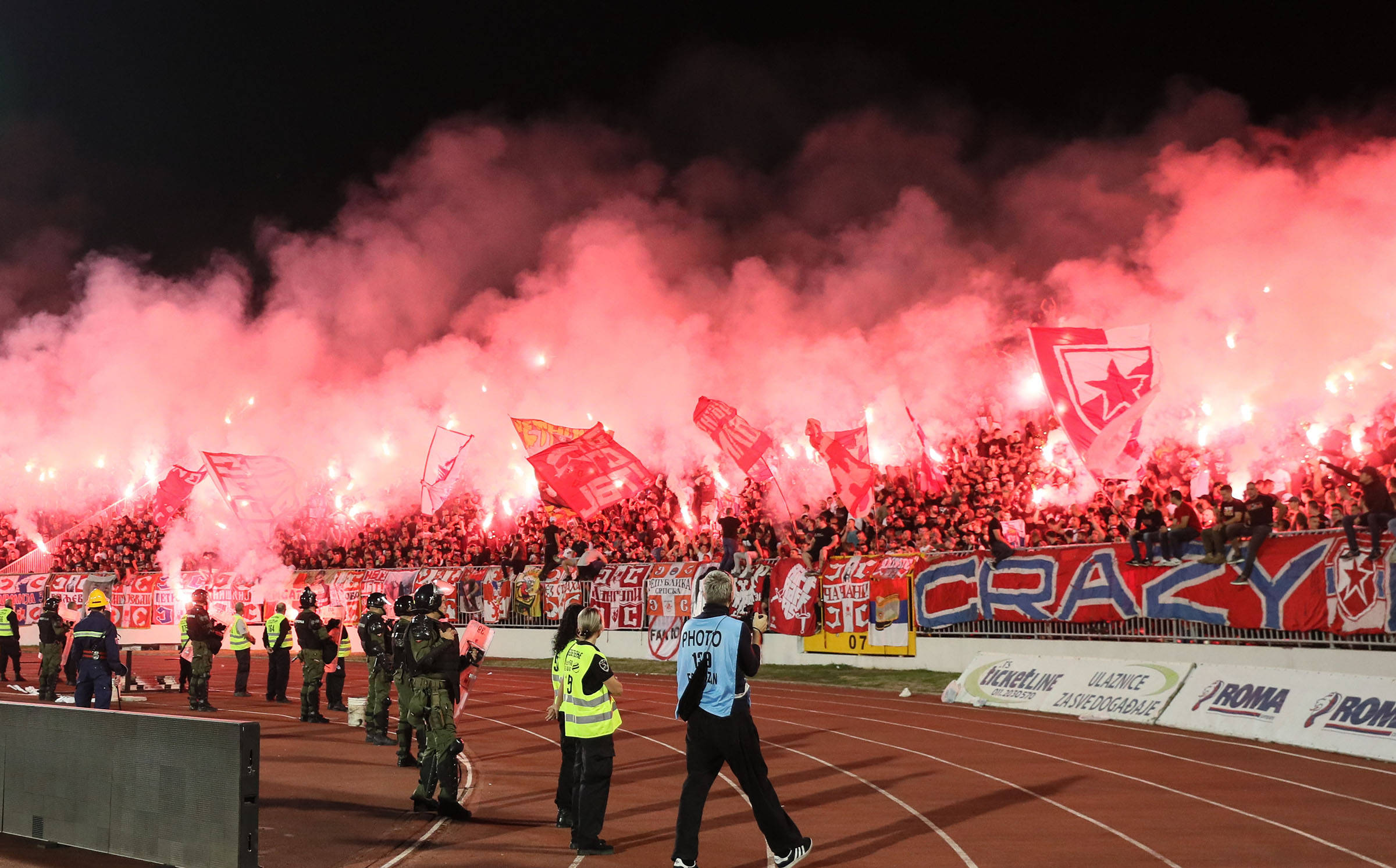 A fost HAOS! Partizan a fost umilită de Staua Roșie în derby-ul Serbiei: unul dintre antrenori a ieșit rănit