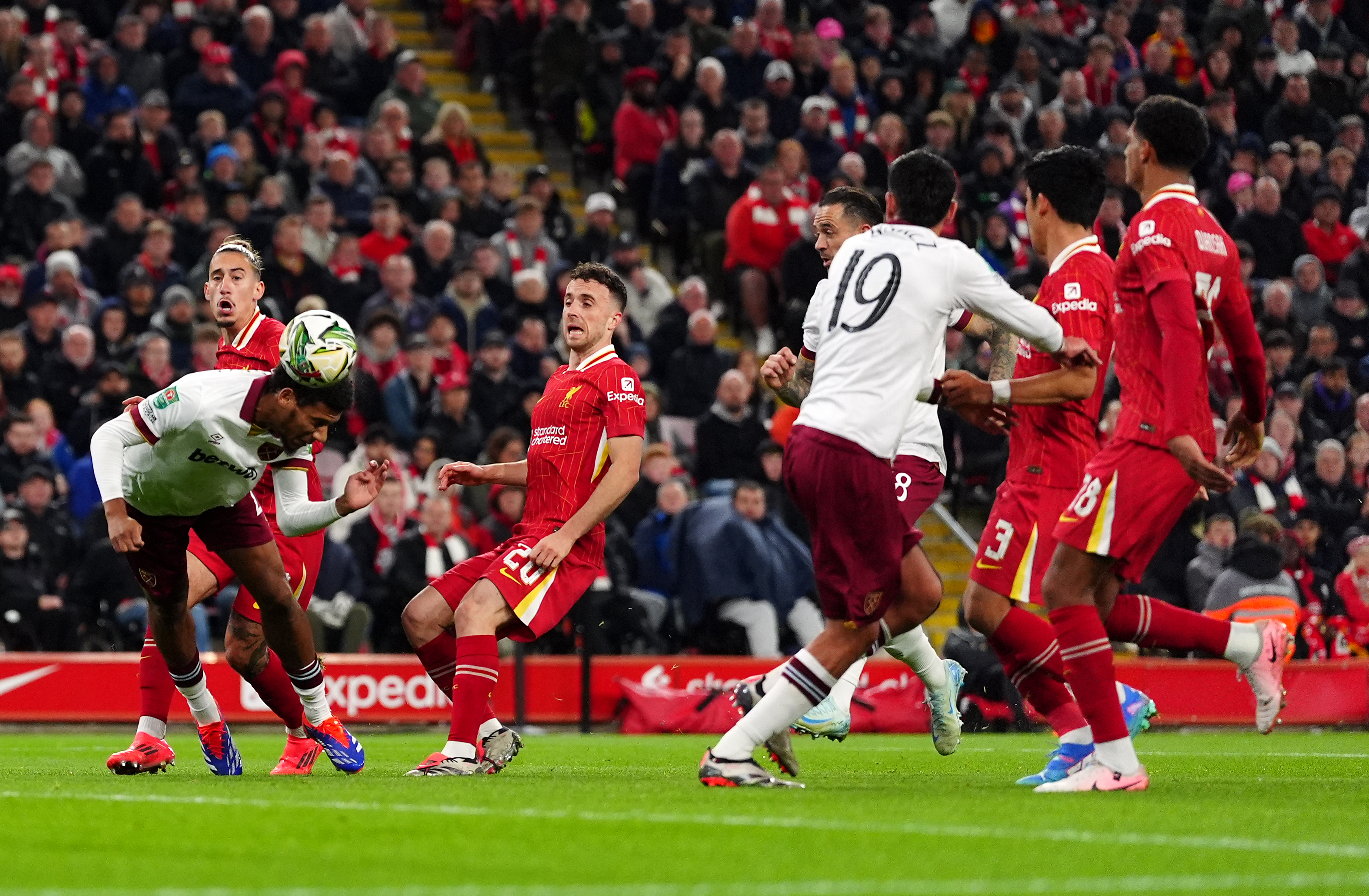 Cupa Ligii Angliei: Liverpool - West Ham United 5-1. ”Cormoranii” s-au calificat en fanfare în ”optimi”