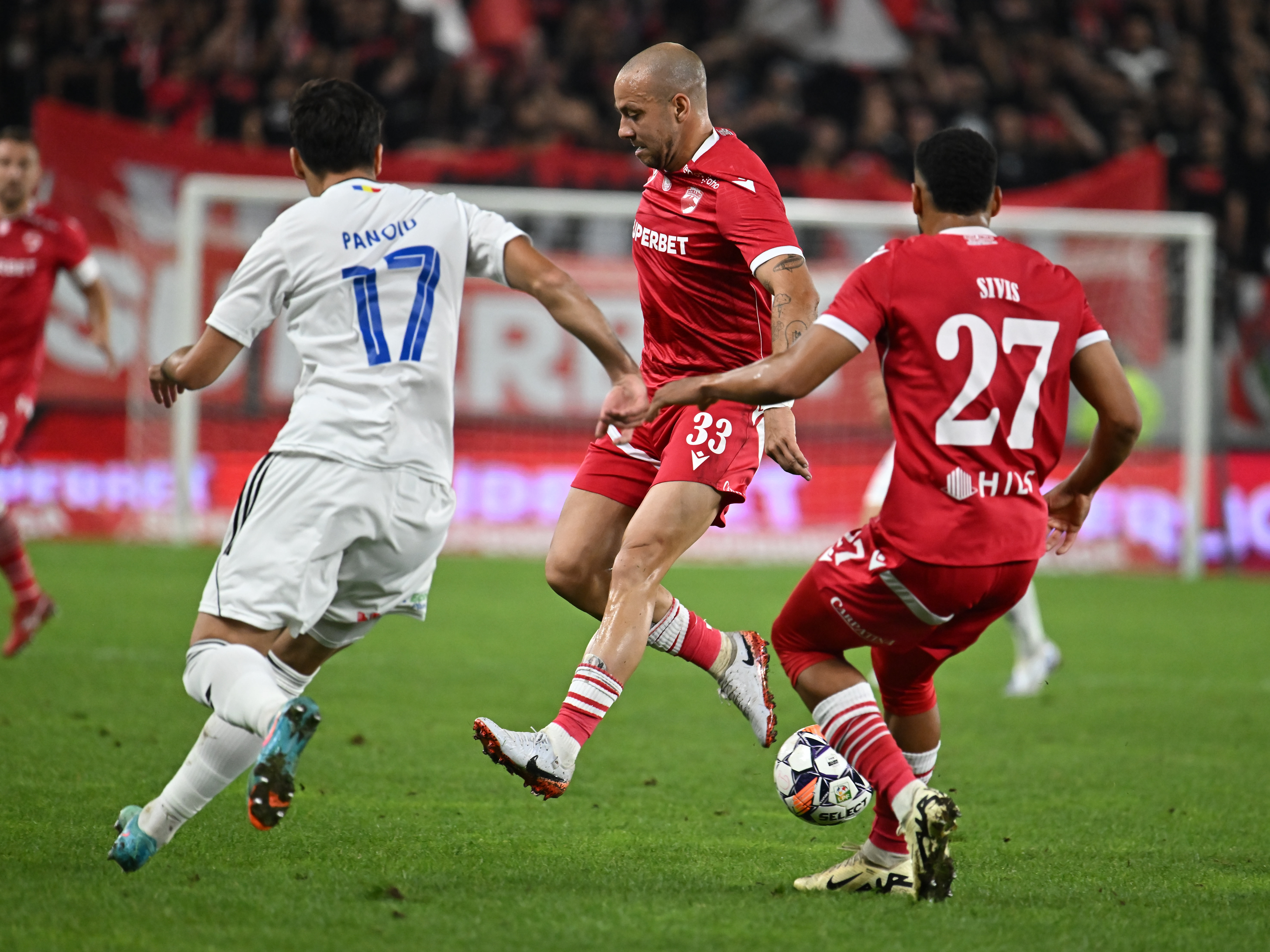 Dinamo - FC Botoșani 2-2. ”Nebunie” pe Arcul de Triumf! Două goluri anulate și un cartonaș roșu pentru ”Câini”