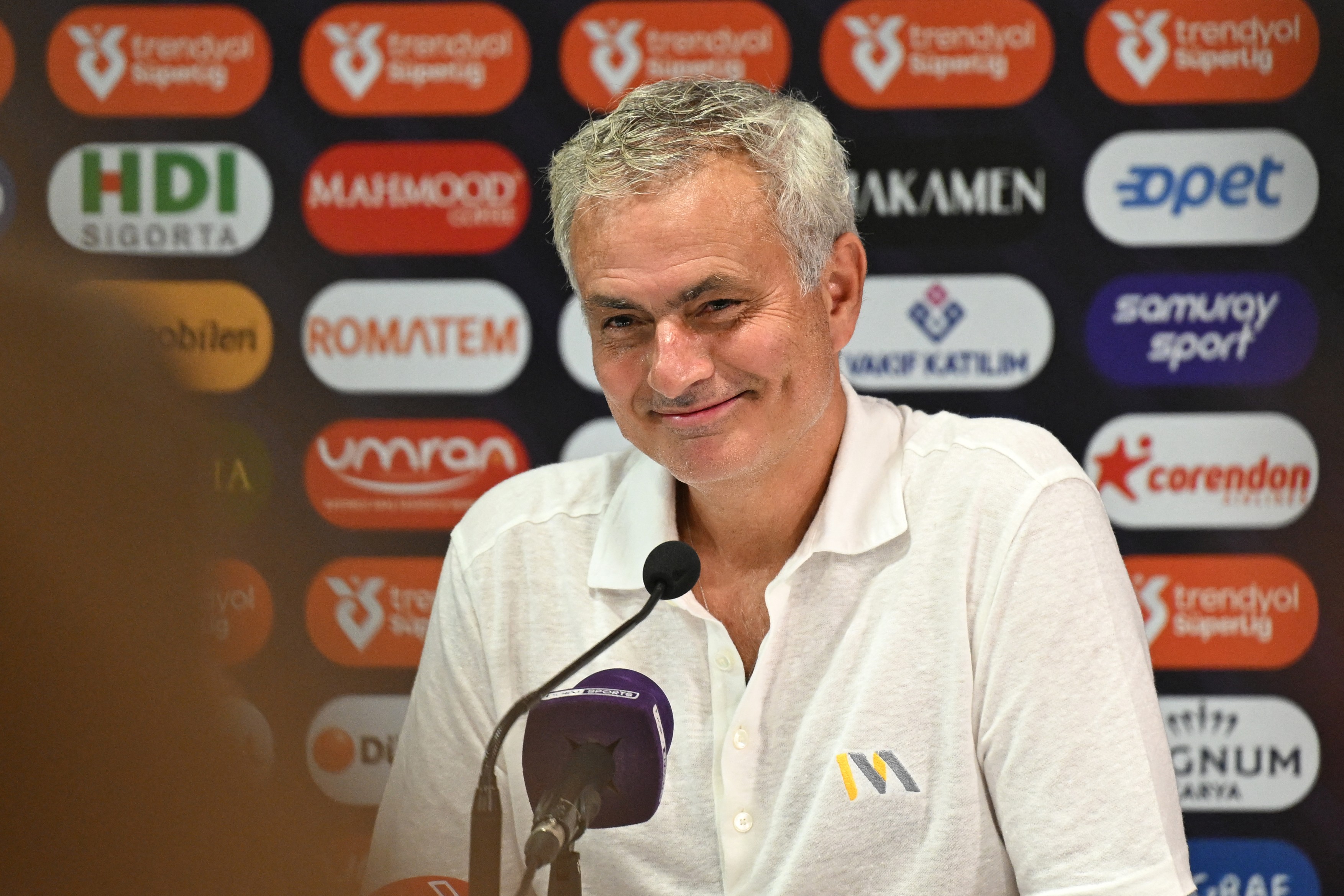 Jose Mourinho a explicat de ce și-a așezat laptopul în fața camerelor TV, în timp ce se juca Antalyaspor - Fenerbahce