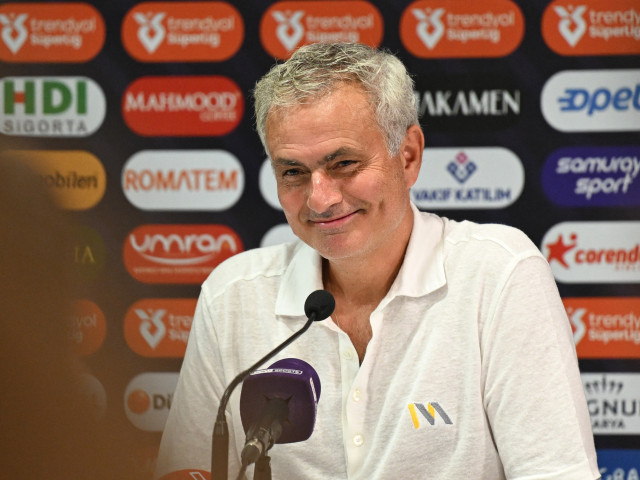 Jose Mourinho a explicat de ce și-a așezat laptopul în fața camerelor TV, în timp ce se juca Antalyaspor – Fenerbahce