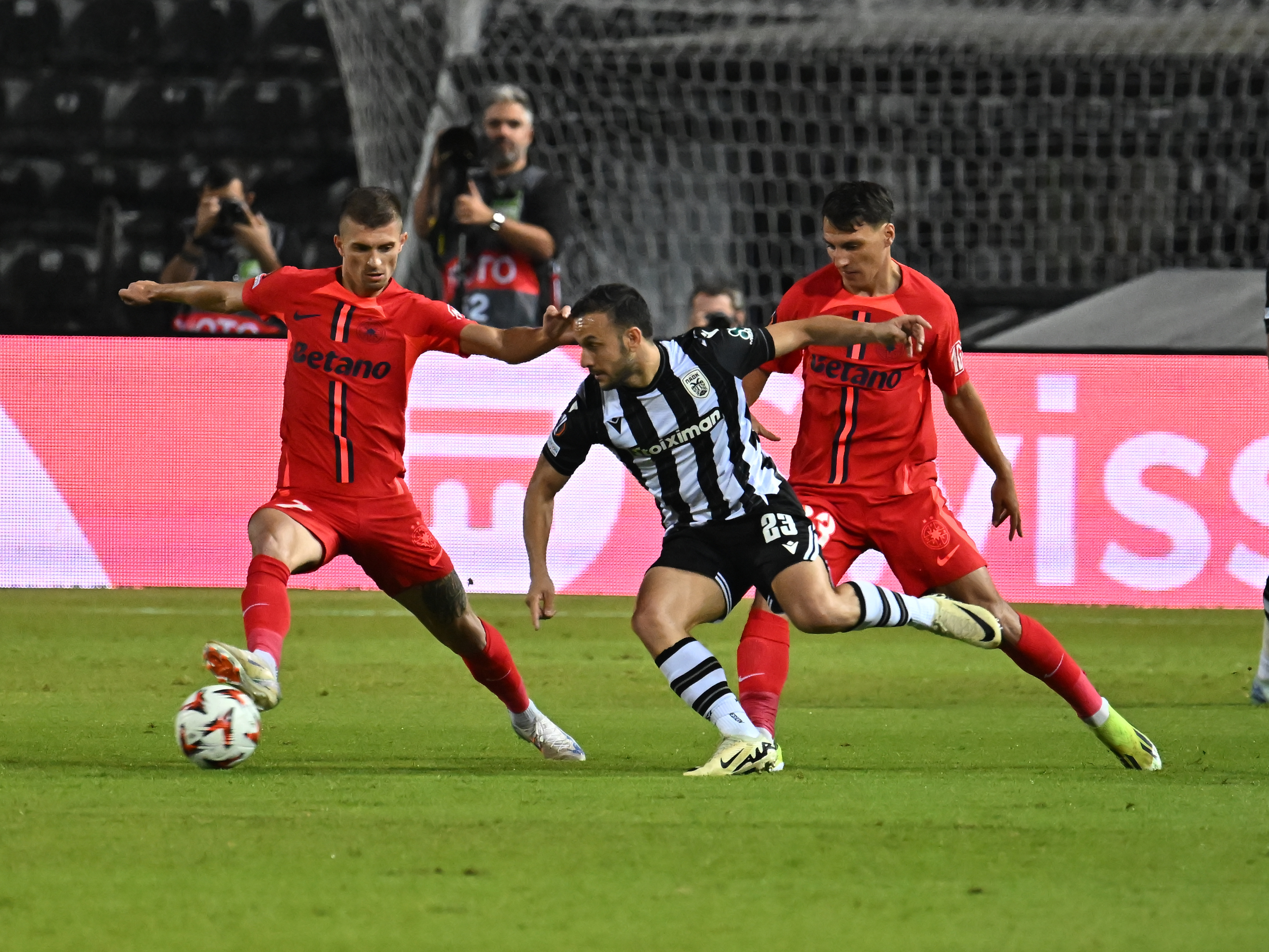 PAOK - FCSB 0-1, ACUM, DGS1. Bîrligea a deschis scorul. Cartonaș roșu! Darius Olaru, eliminat