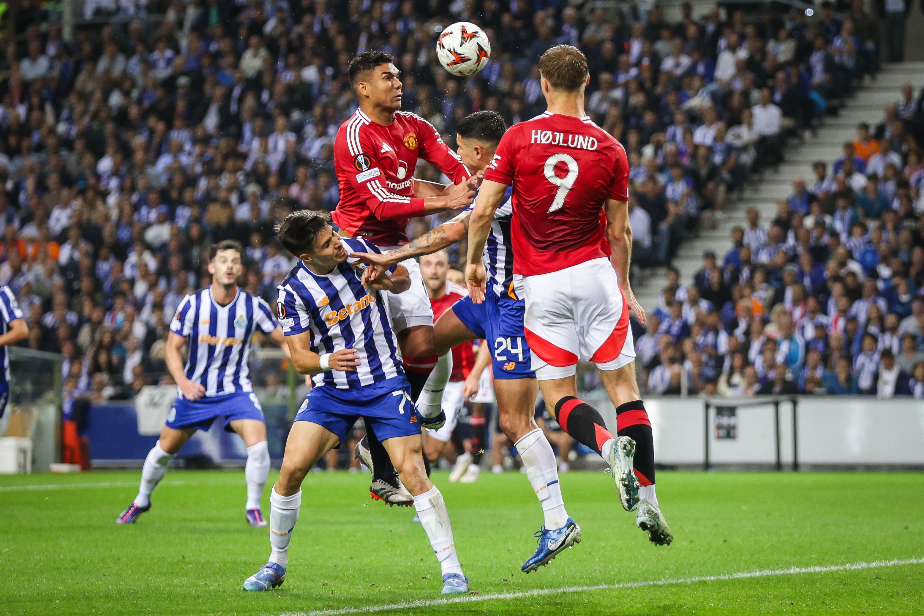 Porto - Man. United 3-3. ”Diavolii Roșii” au condus cu 2-0, dar portughezii au făcut ”remontada”! Remiză cu 6 goluri