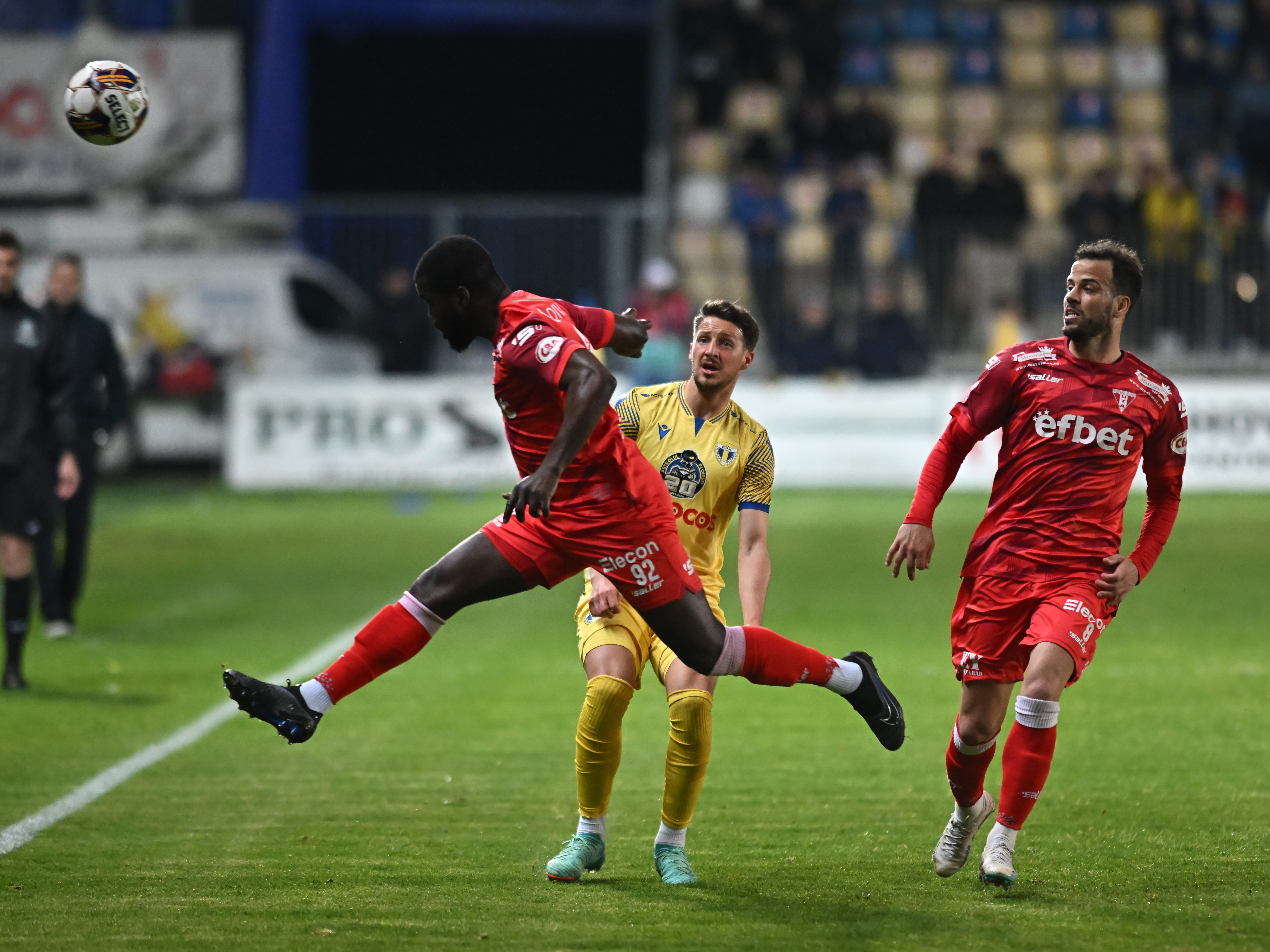 UTA Arad - Petrolul, LIVE VIDEO, 18:00, pe Digi Sport 1. ”Lupii Galbeni” vor să continue forma bună din SuperLigă