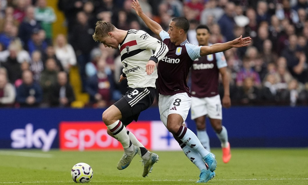 Aston Villa v Manchester United - Premier League - Villa Park