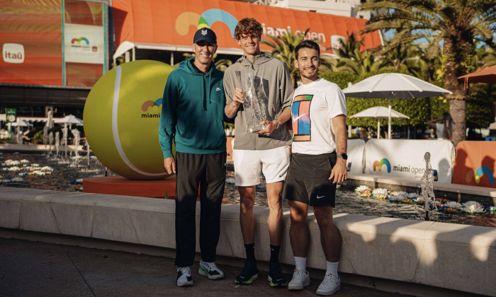 Jannik Sinner, winner of the 2024 Miami Open, with his staff, at the Hard Rock Stadium, Miami, Florida, USA. In green :