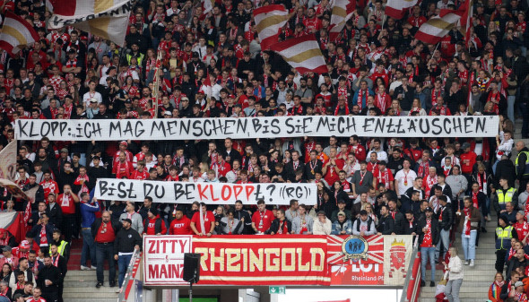 Banner der Mainz ß5 Fans gegen Jürgen Klopp 19.10.2024, Fußball, 1. Bundesliga, 1. FSV Mainz 05 - RB Leipzig, 7. Spielta