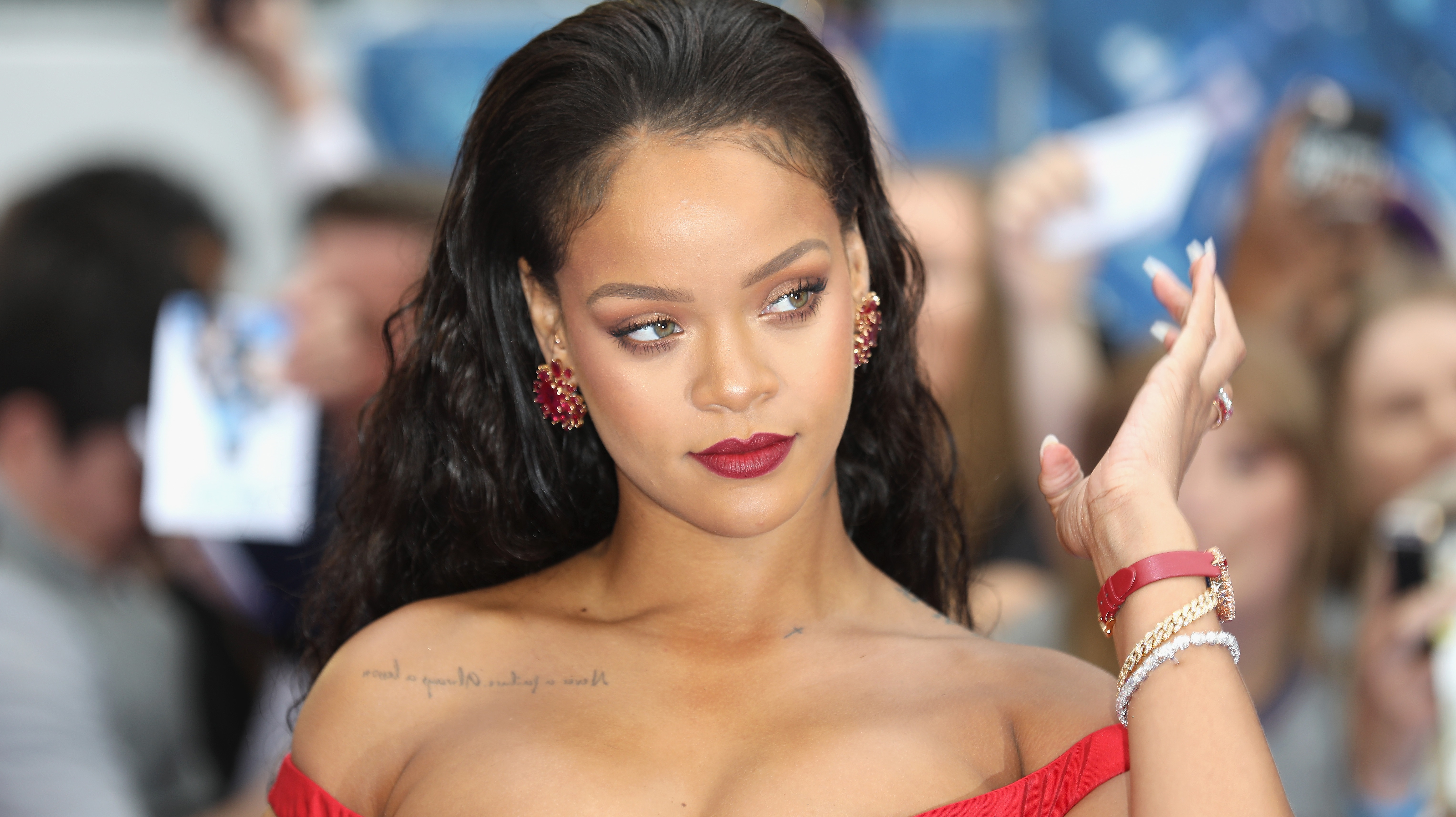 Rihanna, gata să cumpere un club de fotbal din Anglia