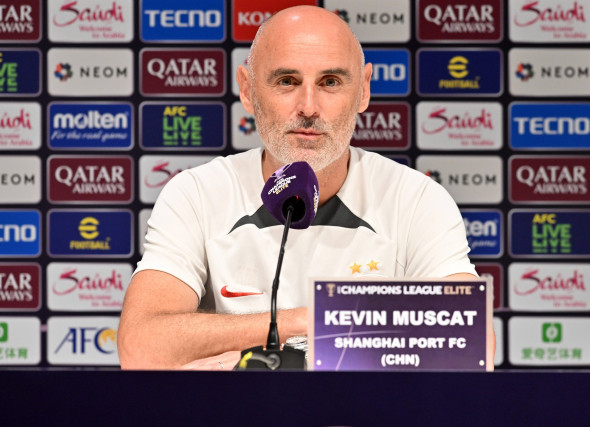 SHANGHAI, CHINA - SEPTEMBER 17: Shanghai Port FC head coach Kevin Muscat attends a press conference, PK, Pressekonferenz