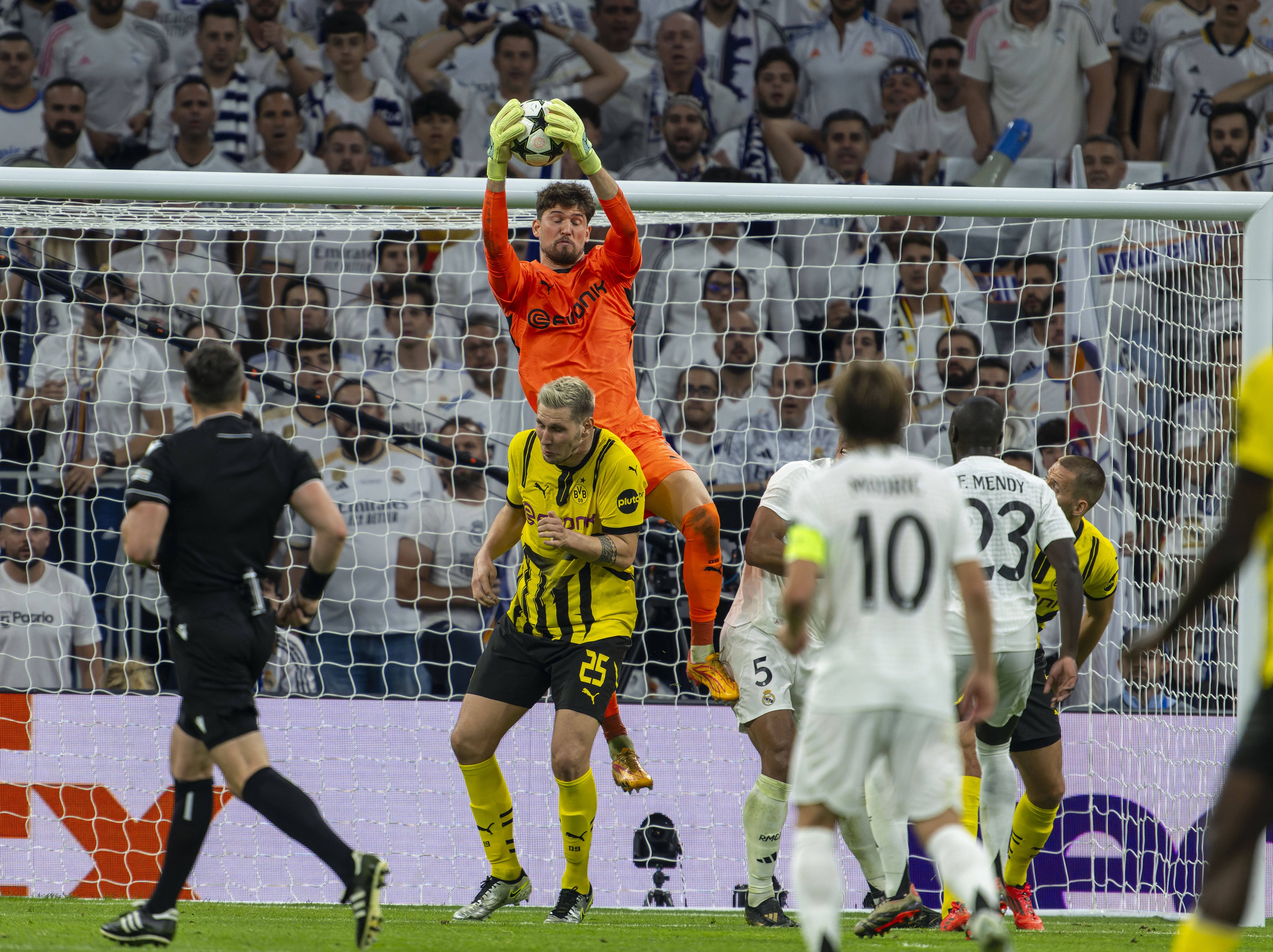 Fotbalistul care și-a rupt ligamentele în Real Madrid - Borussia Dortmund 5-2