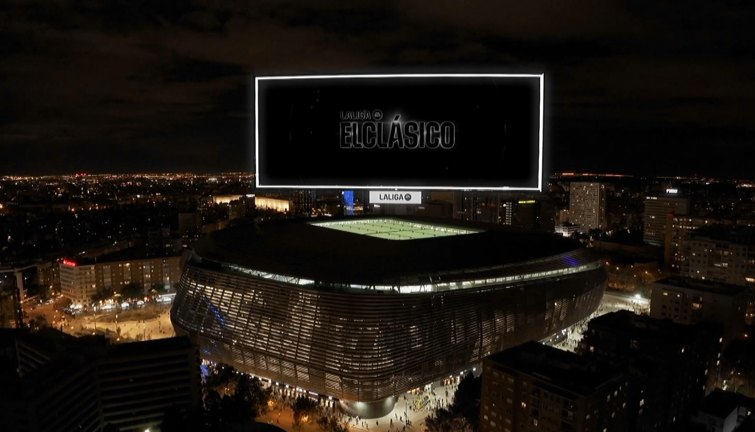 Atmosferă incendiară în El Clasico! Imagini de pe Bernabeu