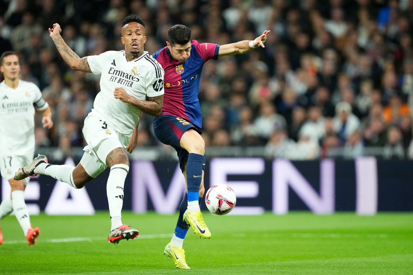 Real Madrid - Barcelona 0-2, ACUM, în direct la DGS 1. Gool Lewandowski! El Clasico ”de foc” pe Santiago Bernabeu!