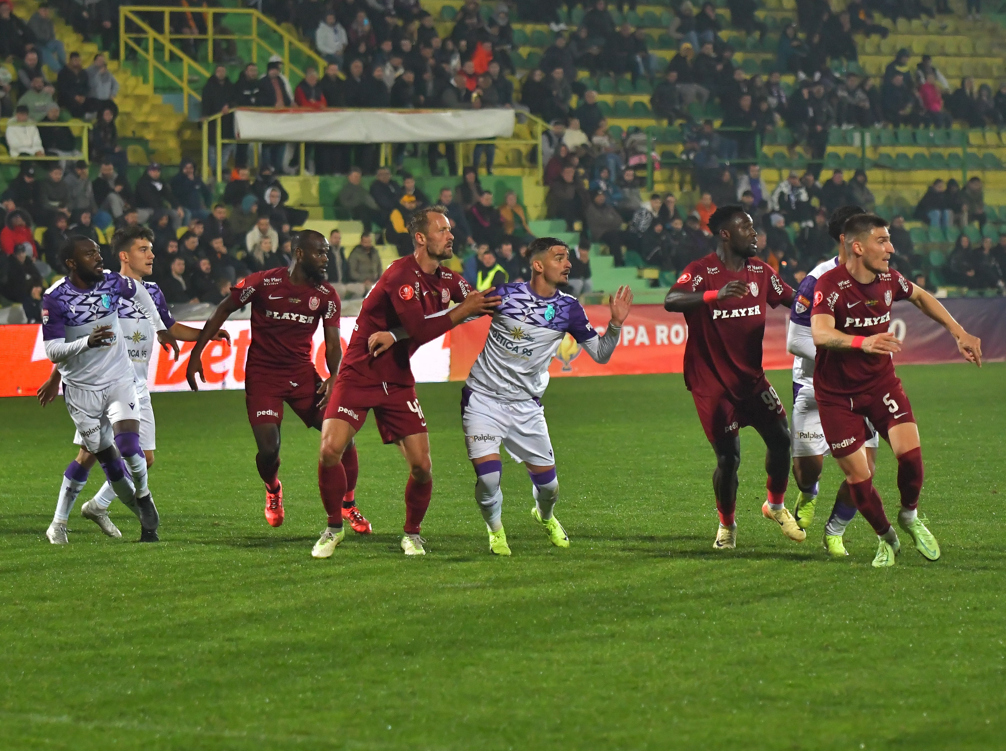 FC Argeș - CFR Cluj 2-2. Bogdan Andone l-a ținut în ”șah” pe Dan Petrescu, la debutul în grupele Cupei României