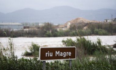 Emergencies raises to red the alert for rainfall throughout the coast and inland north of Valencia