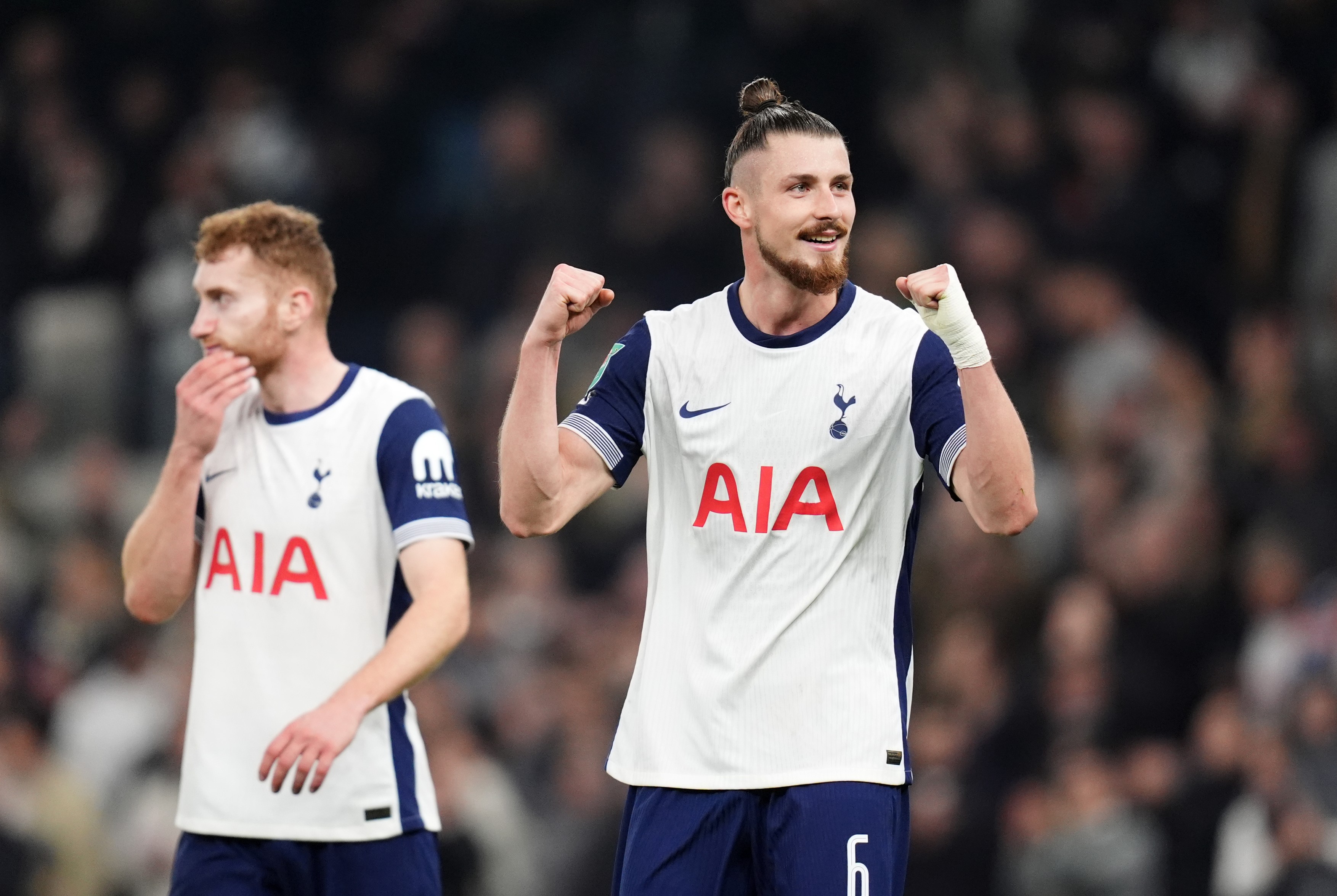 Șansă pentru Radu Drăgușin, după ce Tottenham a eliminat-o pe Manchester City din Cupa Ligii Angliei