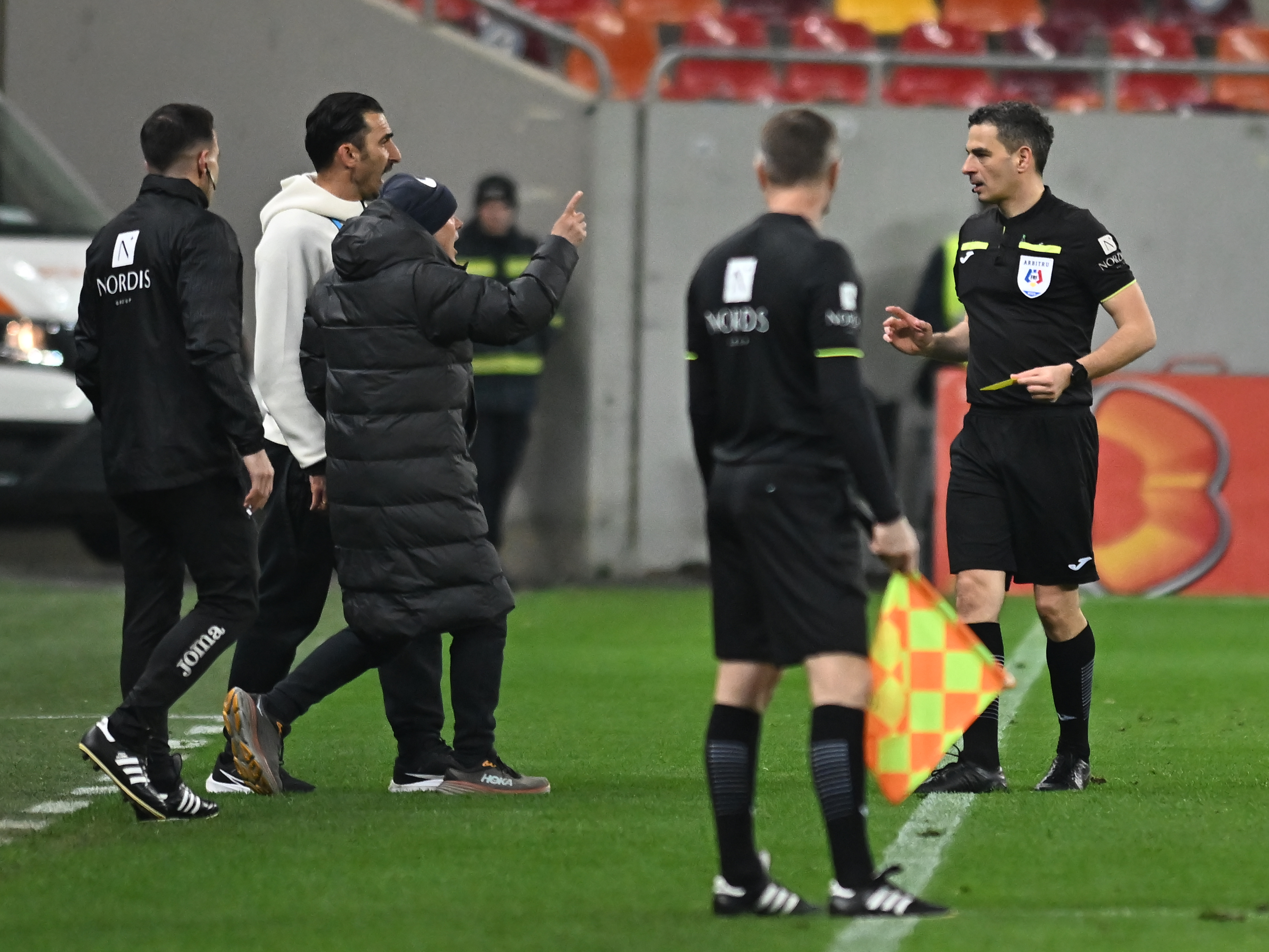 Cine va conduce Universitatea Craiova - FCSB. Arbitra atacată dur de Gigi Becali, în camera VAR