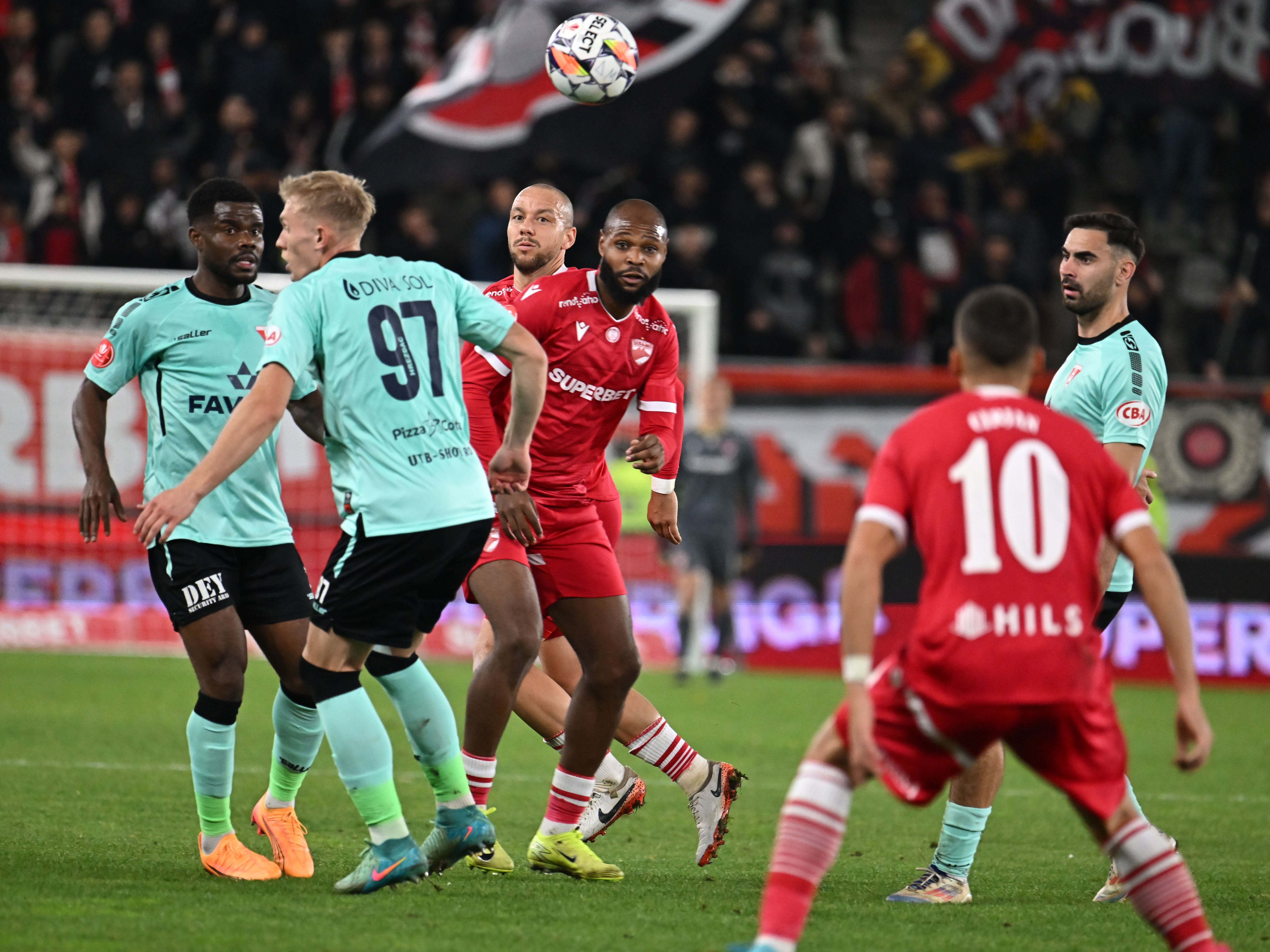 Dinamo - UTA Arad 1-0, ACUM pe Digi Sport 1. Dennis Politic a deschis scorul la prima ocazie a ”Câinilor”!