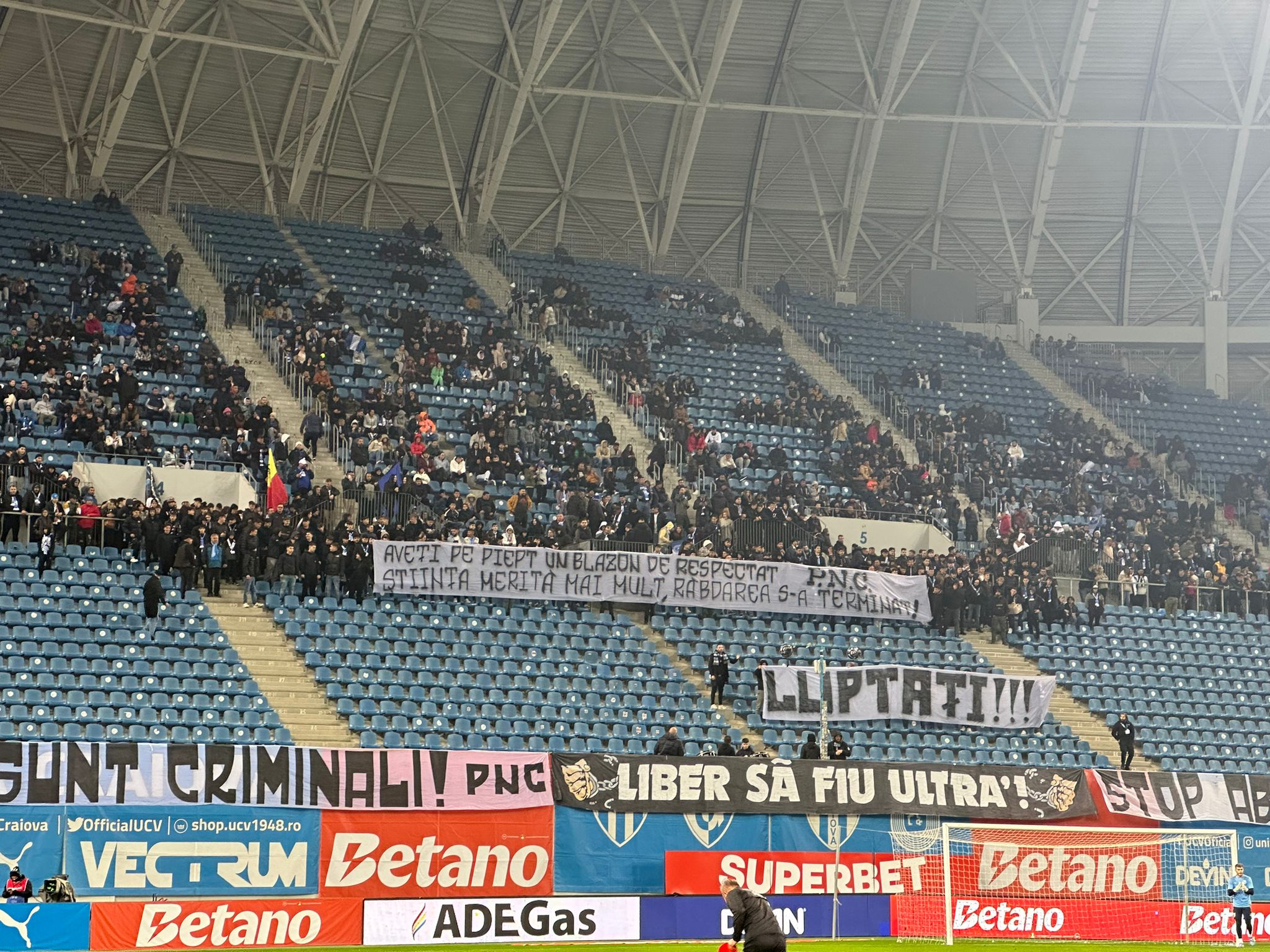 S-au săturat! Mesajul apărut în tribune înainte de Universitatea Craiova - FCSB