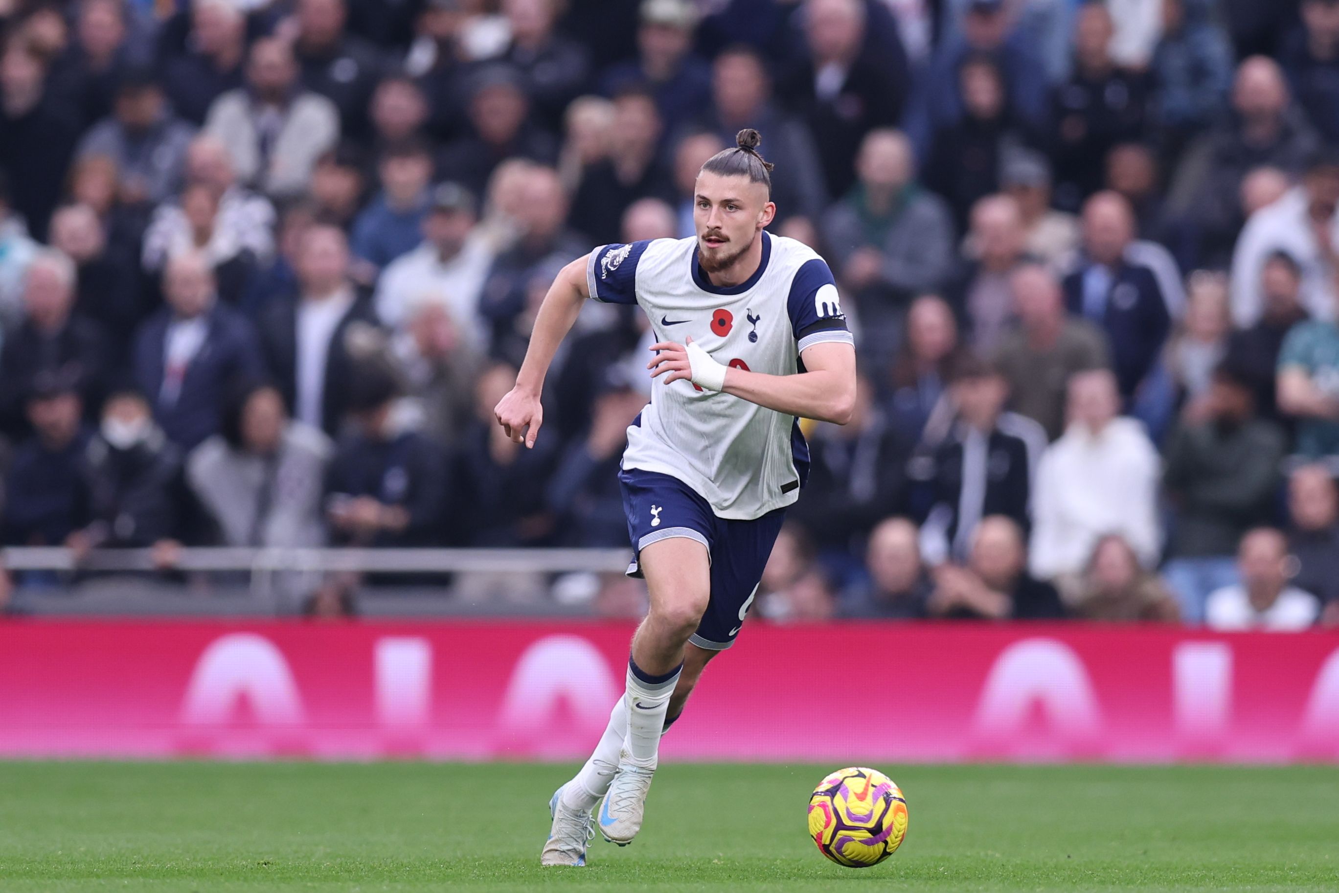 Tottenham - Aston Villa 4-1. Cu Radu Drăgușin integralist, gazdele au reușit ”remontada” / Man. United - Chelsea, 18:30, DGS 1