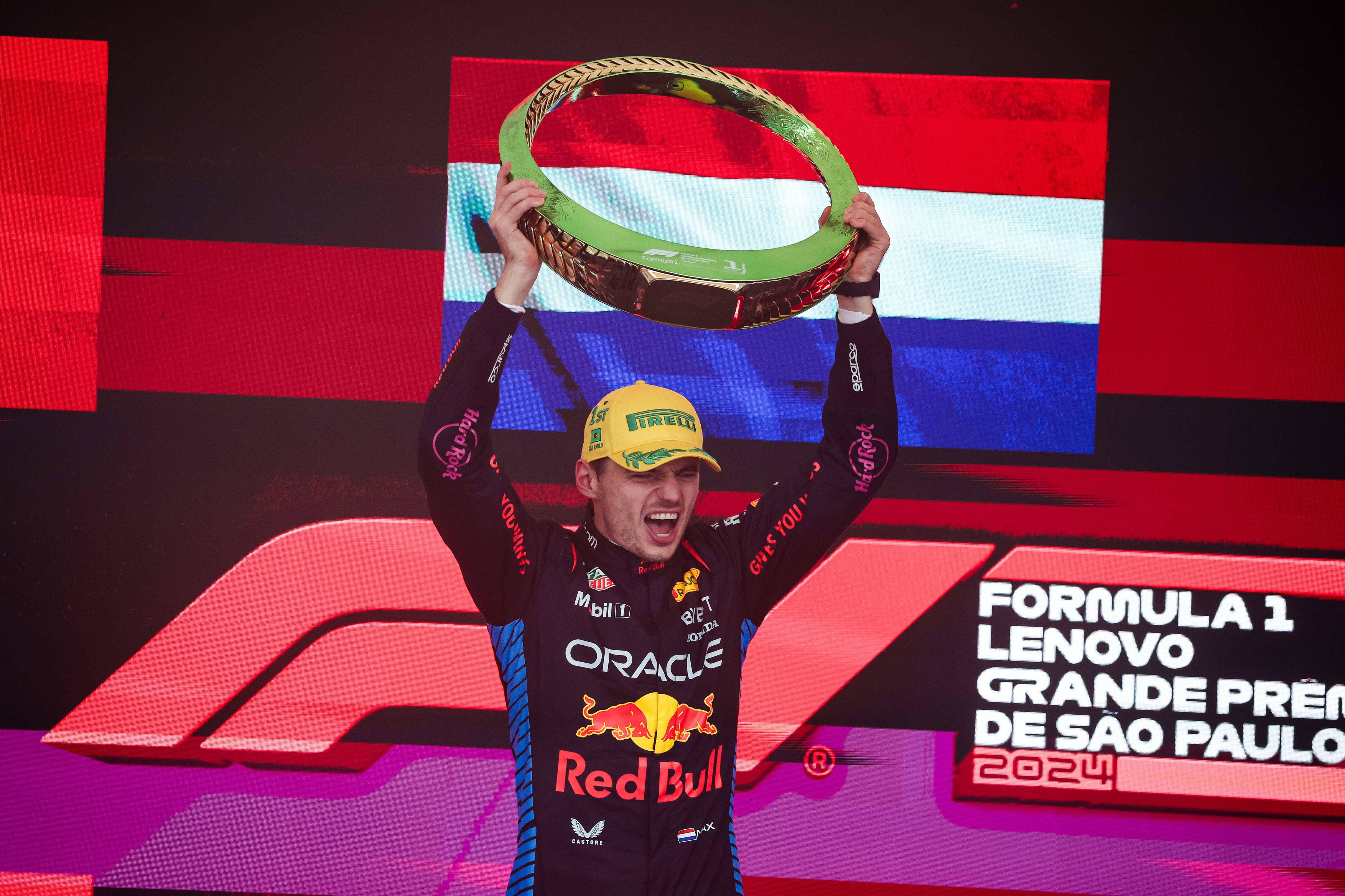 Max Verstappen s-a impus în Brazilia. Prima victorie după 4 luni îl aduce mai aproape de al 4-lea titlu mondial consecutiv