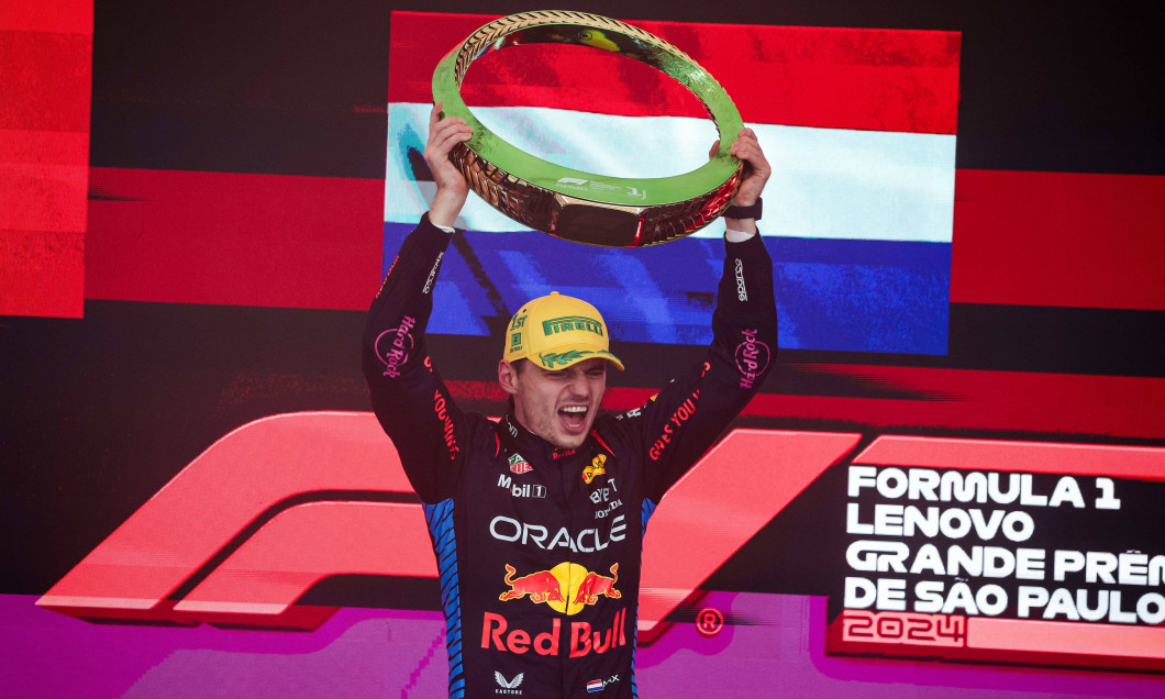 VERSTAPPEN Max (ned), Red Bull Racing RB20, portrait celebrating victory on the podium during the Formula 1 Grande Premi