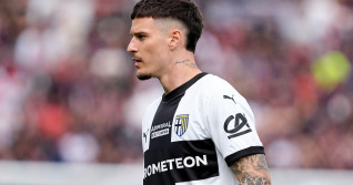 Bologna, Italy. 06th Oct, 2024. Dennis Man of Parma Calcio 1903 looks on during the Serie A Enilive match between Bologna FC and Parma Calcio 1903 at Stadio Renato Dall'Ara on October 06, 2024 in Bologna, Italy. Credit: Giuseppe Maffia/Alamy Live News