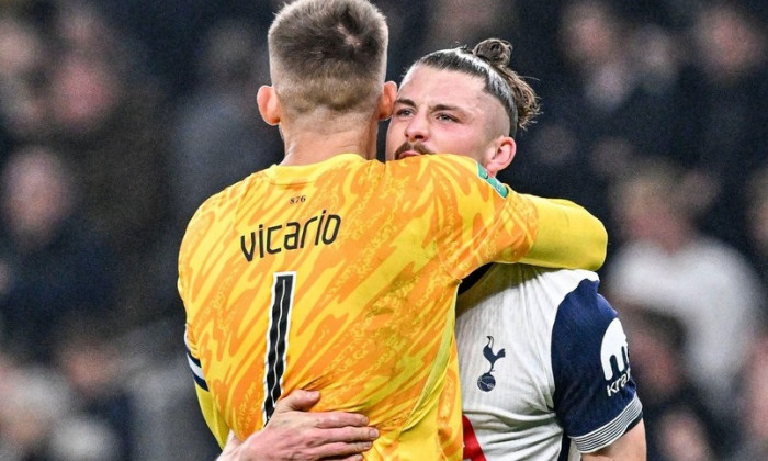 Tottenham Hotspur Stadium, London, UK. 30th Oct, 2024. Carabao Cup Last 16 Football, Tottenham Hotspur versus Manchester City; Guglielmo Vicario of Tottenham Hotspur hugs Radu Dragusin after the final whistle Credit: Action Plus Sports/Alamy Live News