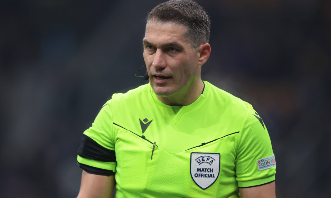 Milan, Italy, 6th November 2024. The Referee Istvan Kovacs of Romania looks on during the UEFA Champions League match at