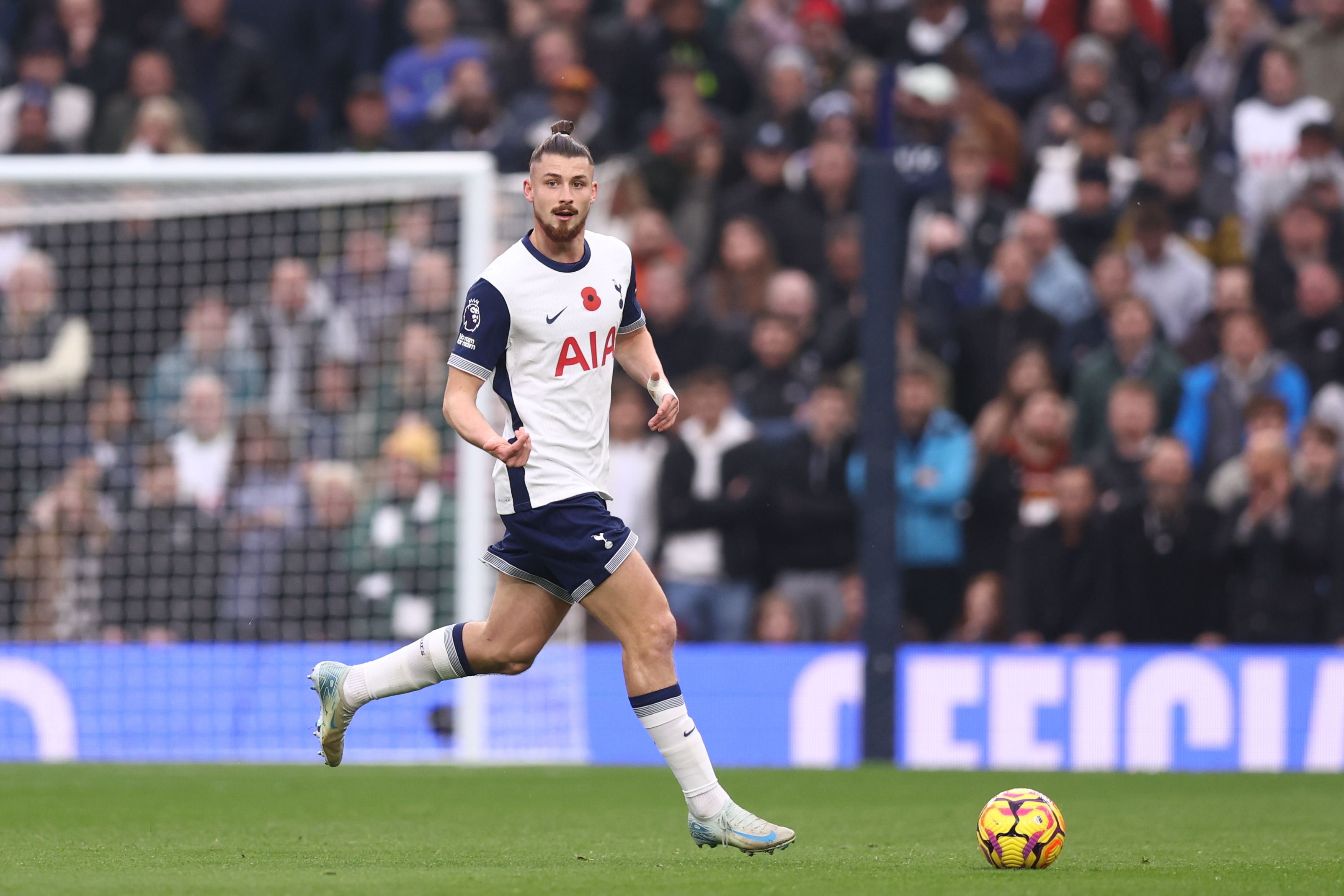 Radu Drăgușin, pus la zid de fanii lui Tottenham, după gafa din meciul cu Ipswich: ”Să-l vândă”