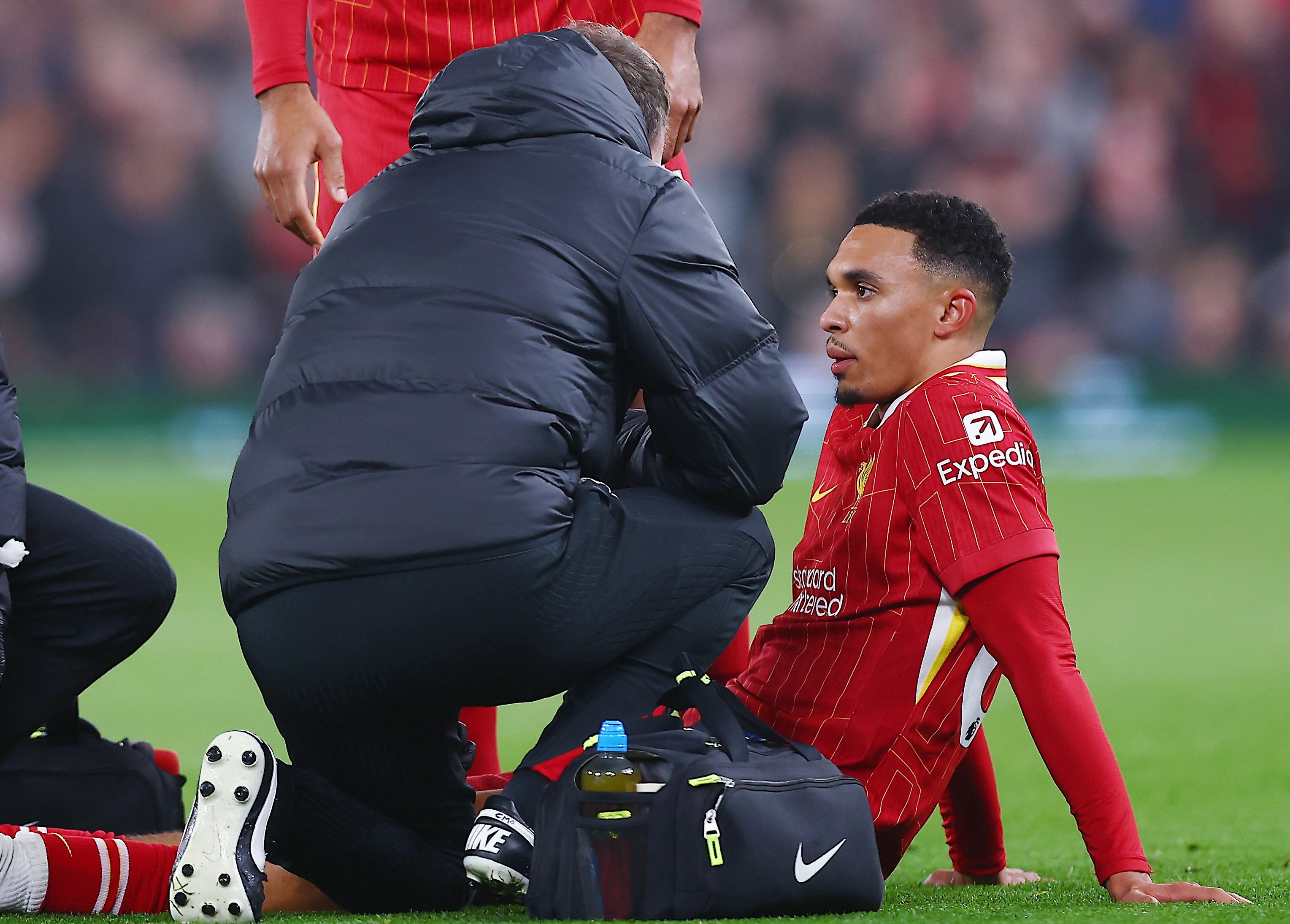 Mesajul lui Arne Slot, după ce Trent Alexander-Arnold s-a accidentat în Liverpool - Aston Villa 2-0