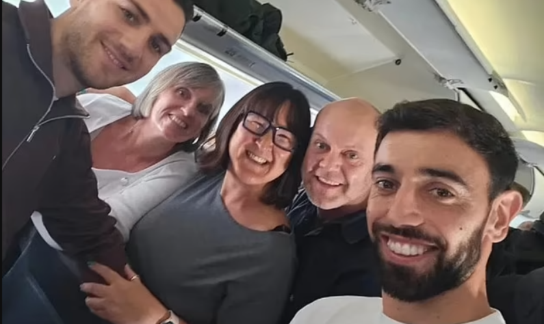 Eroul zilei! Gestul făcut de căpitanul lui Manchester United în avion a ajuns în presa britanică