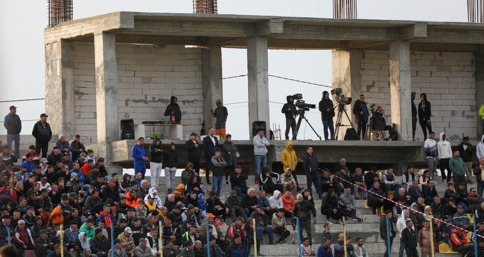 Borcea își pune nocturnă și o așteaptă pe FCSB! Cum arată stadionul de 2 700 de locuri pe care se va juca meciul din Cupă