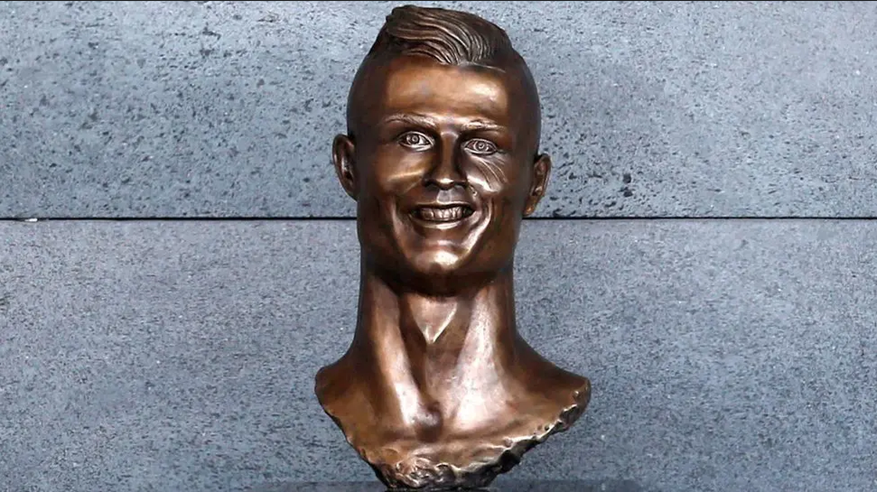 Englezii i-au făcut statuie lui Harry Kane. Fanii au asemănat-o cu bustul lui Cristiano Ronaldo