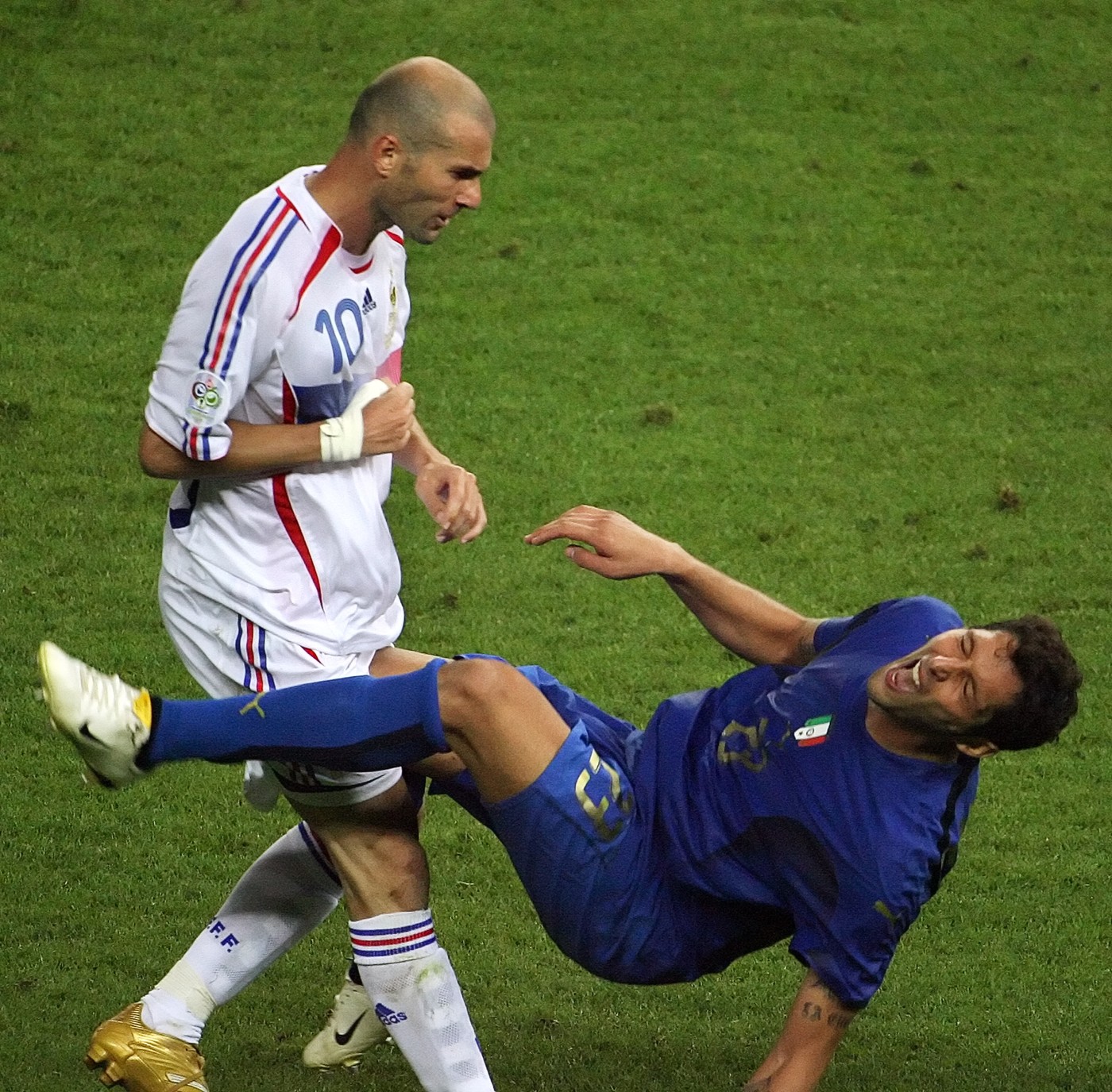 Prezent la Cluj, Sneijder l-a provocat pe Materazzi să spună adevărul despre conflictul cu Zidane: ”Eu vin din stradă”