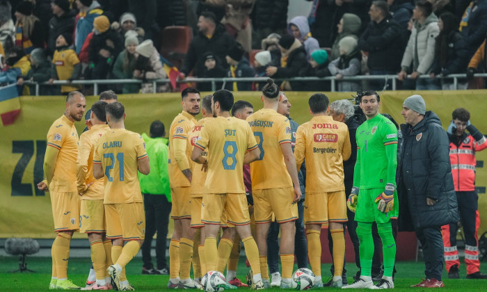 Nations League C, Group C2: Romania vs. Kosovo Romanian players discuss among themselves and with Manager Mircea Lucescu