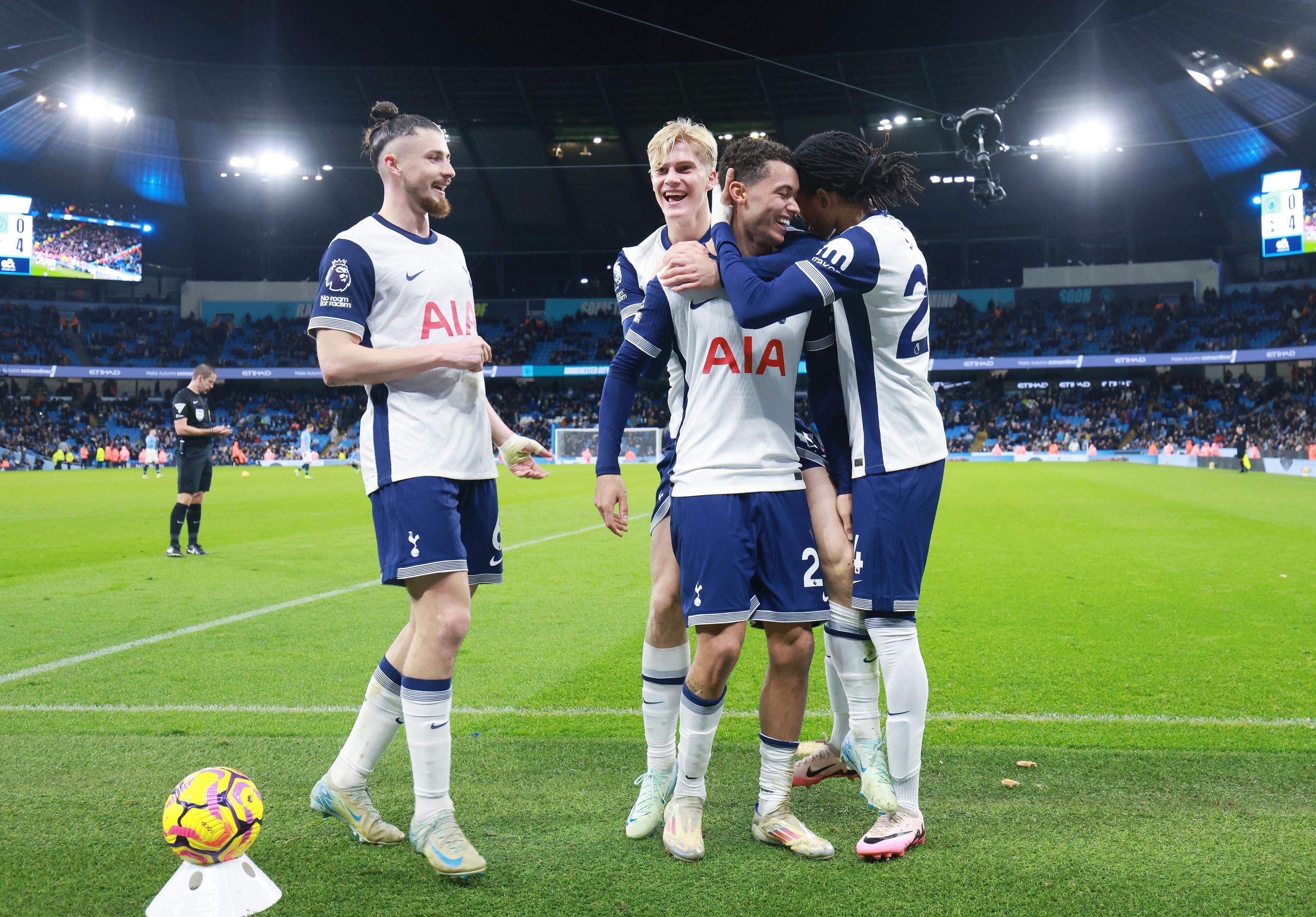 Zid! Integralist în Man. City - Tottenham 0-4, Radu Drăgușin a reușit o performanță rară