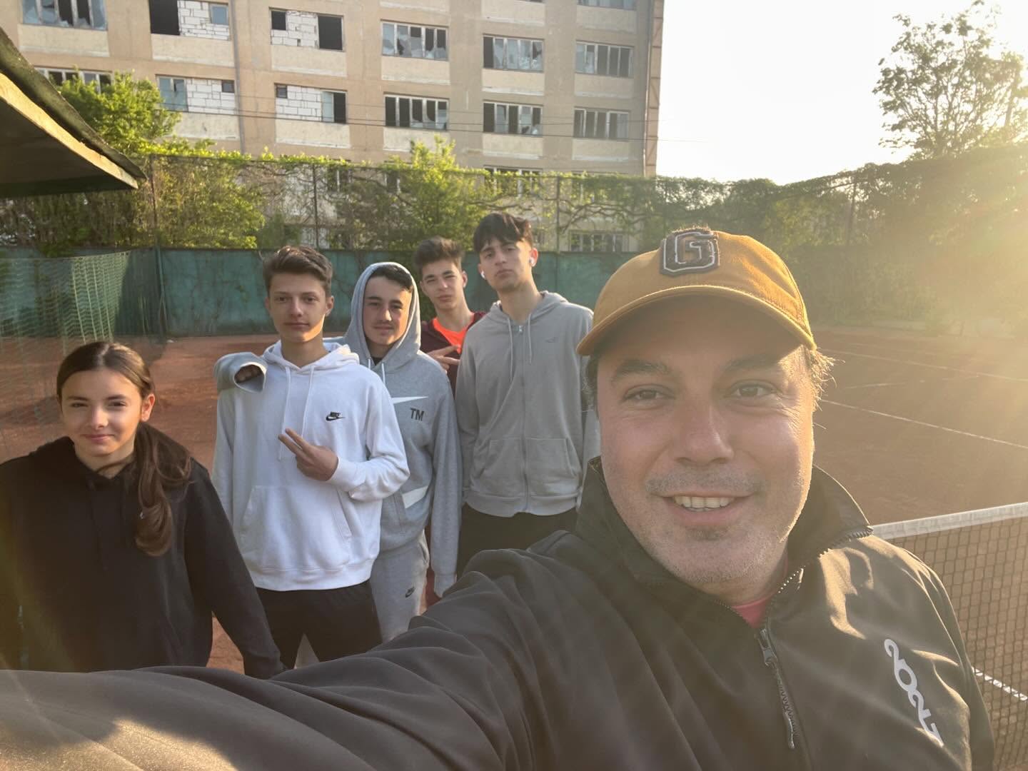 Cât costă o oră de tenis la clubul lui Cosmin Georgescu, fiul lui Călin Georgescu