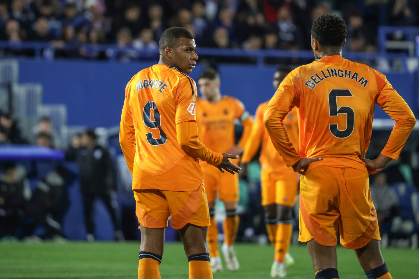 Jude Bellingham pune presiune pe Kylian Mbappe