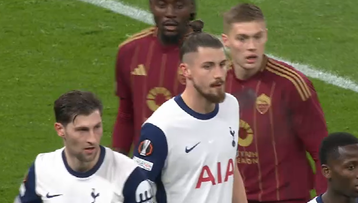 Nota primită de Radu Drăgușin, după prima repriză a meciului Tottenham - AS Roma. Ce au scris englezii