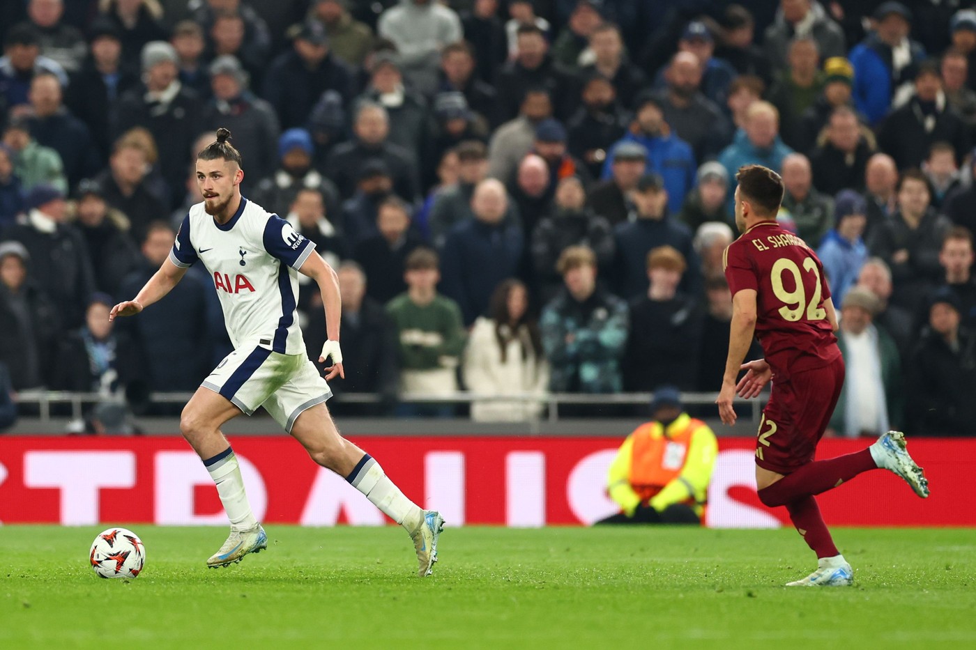 Nota primită de Radu Drăgușin, după ce a jucat 99 de minute în Tottenham - AS Roma. Ce au scris englezii