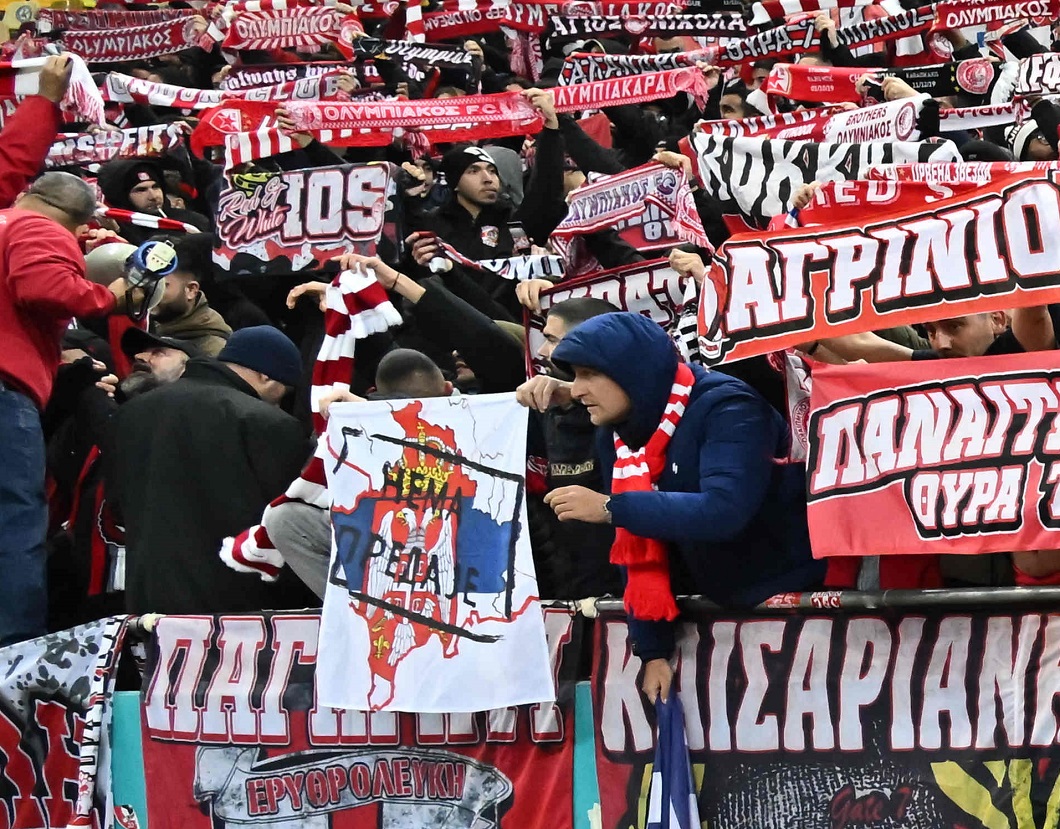 Gestul controversat al galeriei lui Olympiacos. Ce banner au afișat grecii la meciul cu FCSB