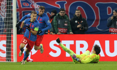 28.11.2024 Bucharest(Romania) FCSB-FC Olympiacos Europa League men s football Kostas Tzolakis(R) Olympiacos goalkeeper d