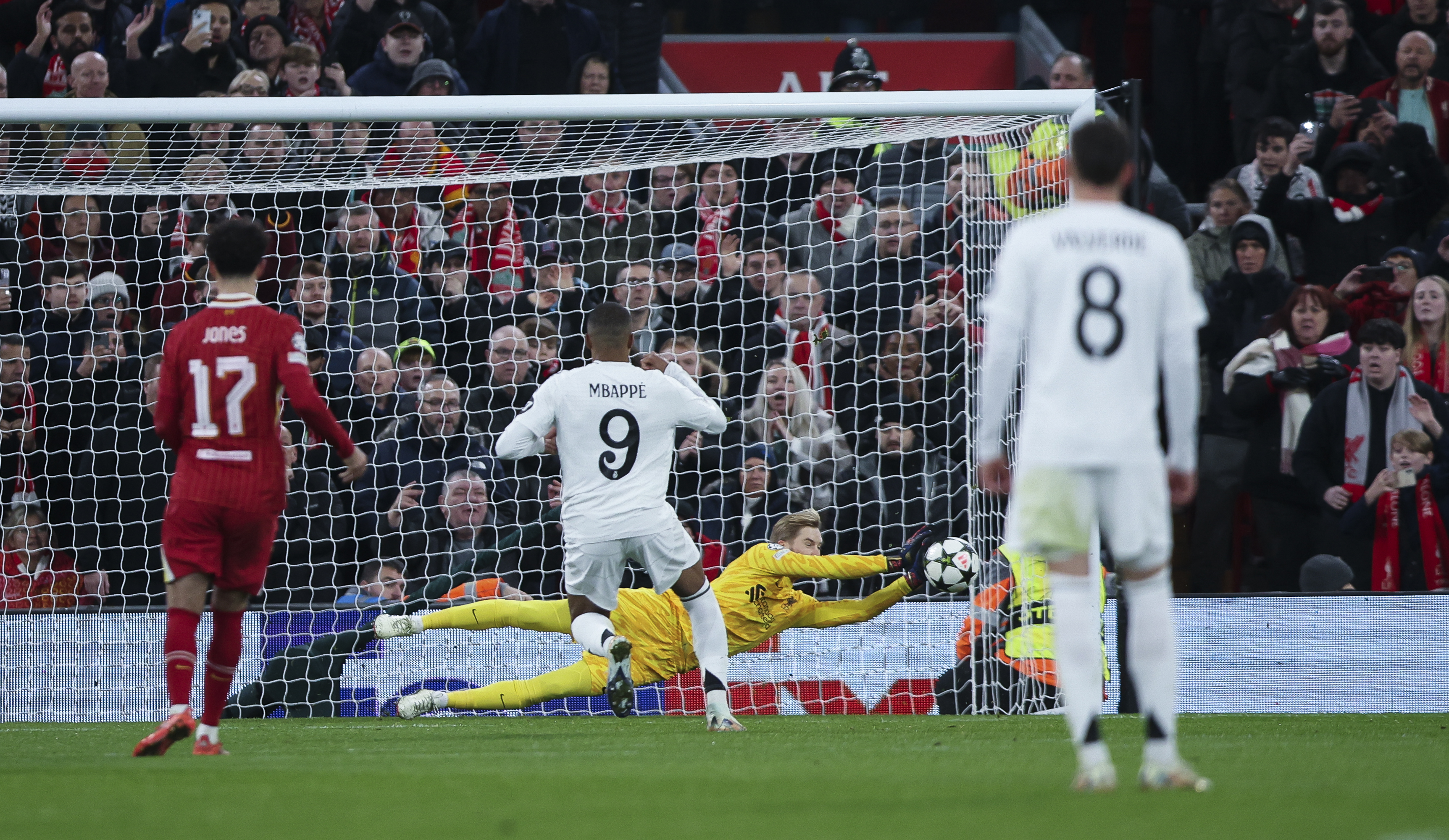 Echipa din Premier League favorită să-l transfere pe portarul lui Liverpool