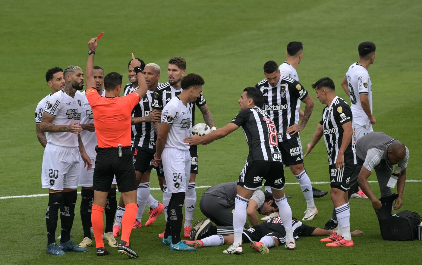 Haos în finala Copa Libertadores: au luat roșu după 30 de secunde, dar apoi au reușit să scrie istorie!