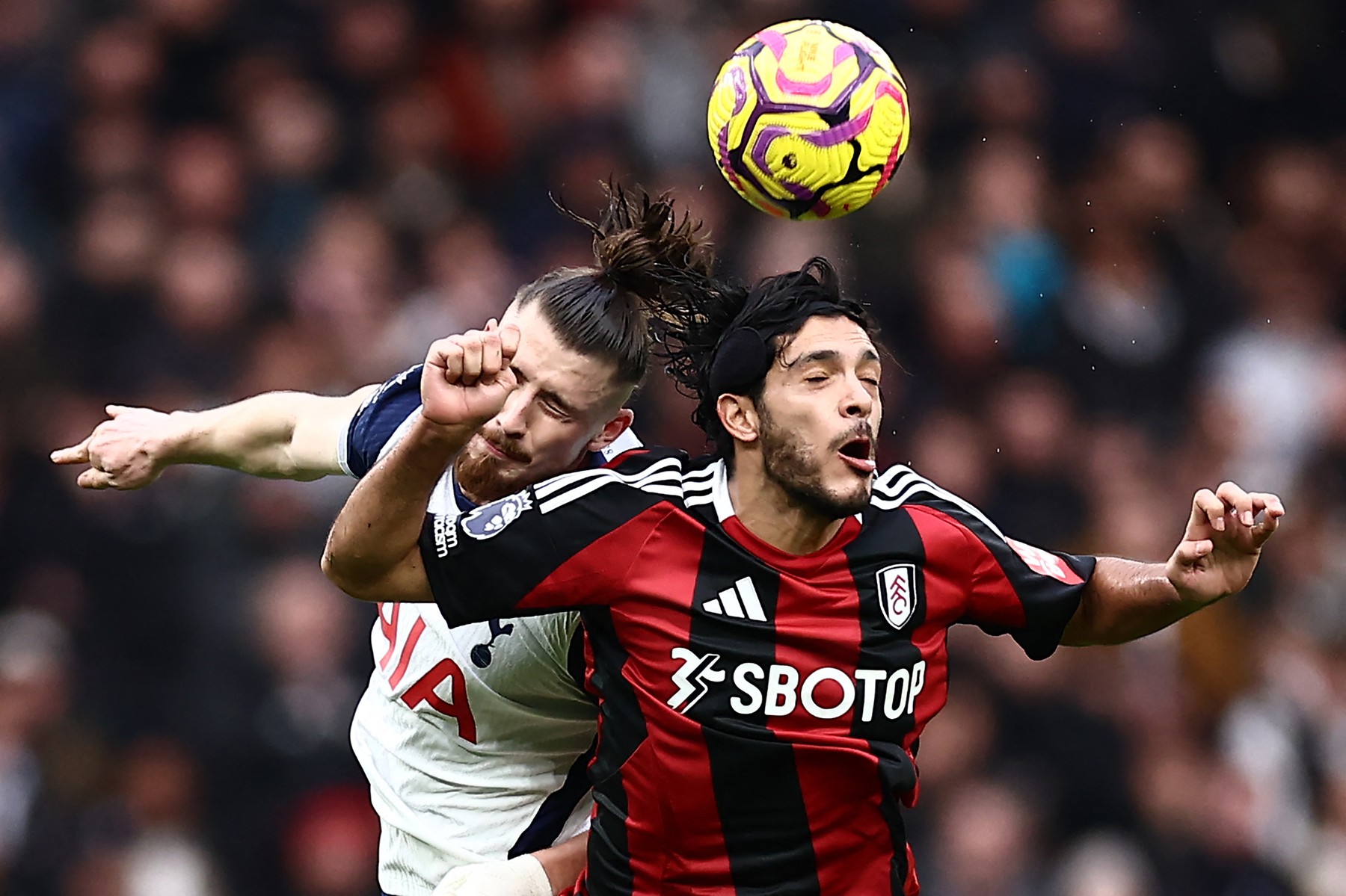 Cel mai bun! Nota primită de Radu Drăgușin, după ce a fost aproape de primul gol la Tottenham, în 1-1 cu Fulham