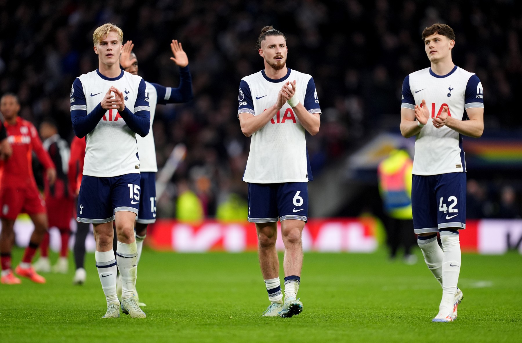 Ange Postecoglou a descris cu un singur cuvânt evoluția lui Radu Drăgușin cu Fulham