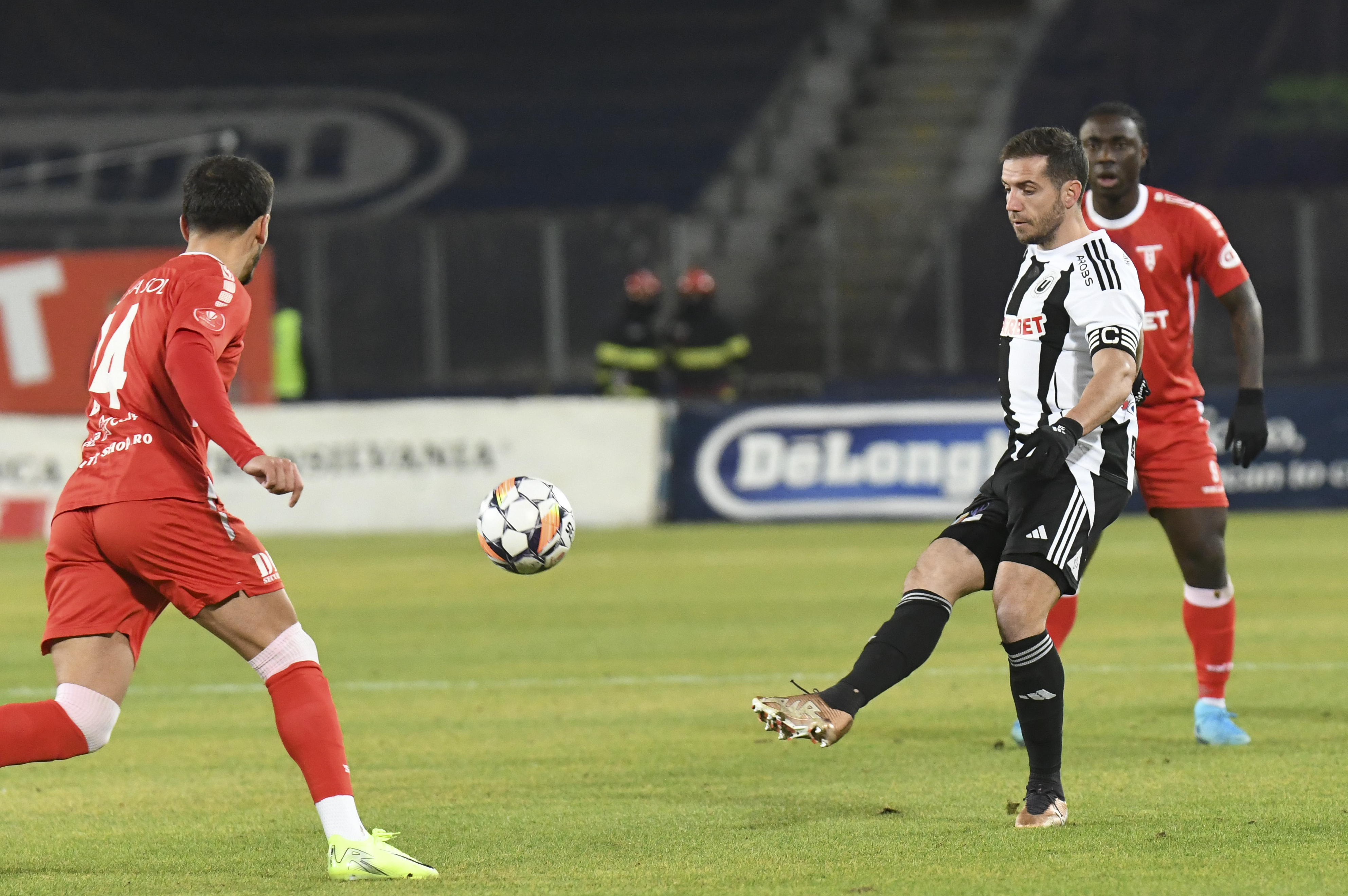 U Cluj - UTA Arad 0-1, ACUM, la Digi Sport 1. Ardelenii forțează egalarea