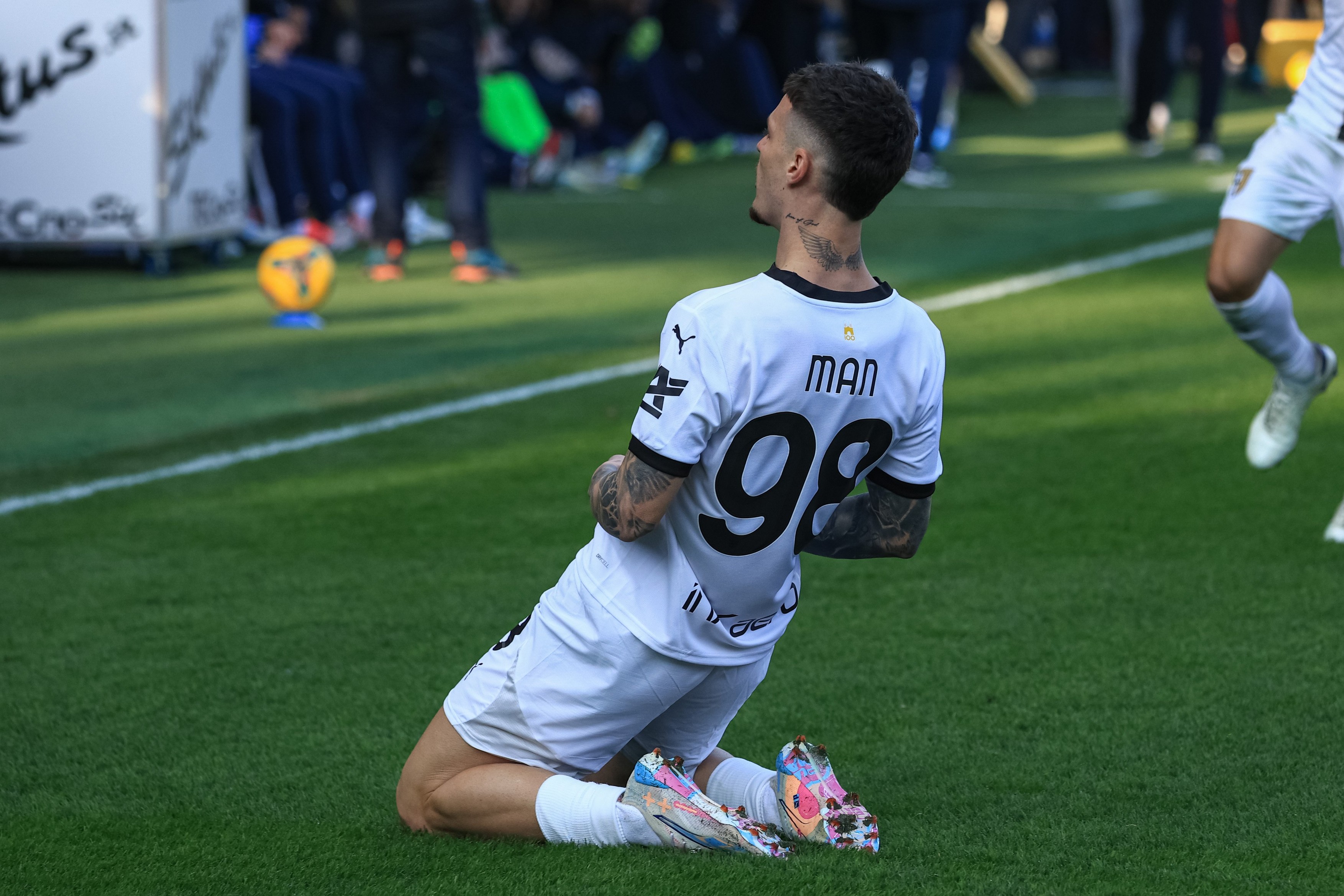 Cum l-a descris Parma pe Dennis Man, după ce a înscris încă un gol important pentru ”Cruciați”
